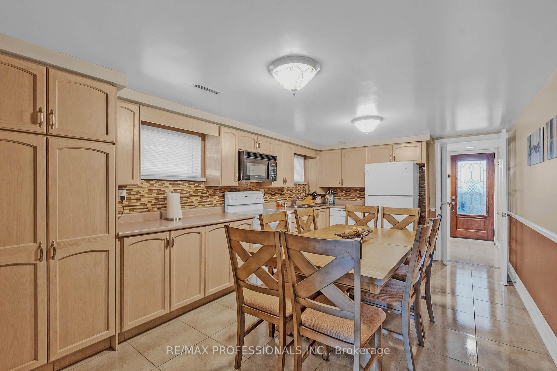 Photo 28 of 23 Anthia Drive, North York, Humber Summit — HOMEH