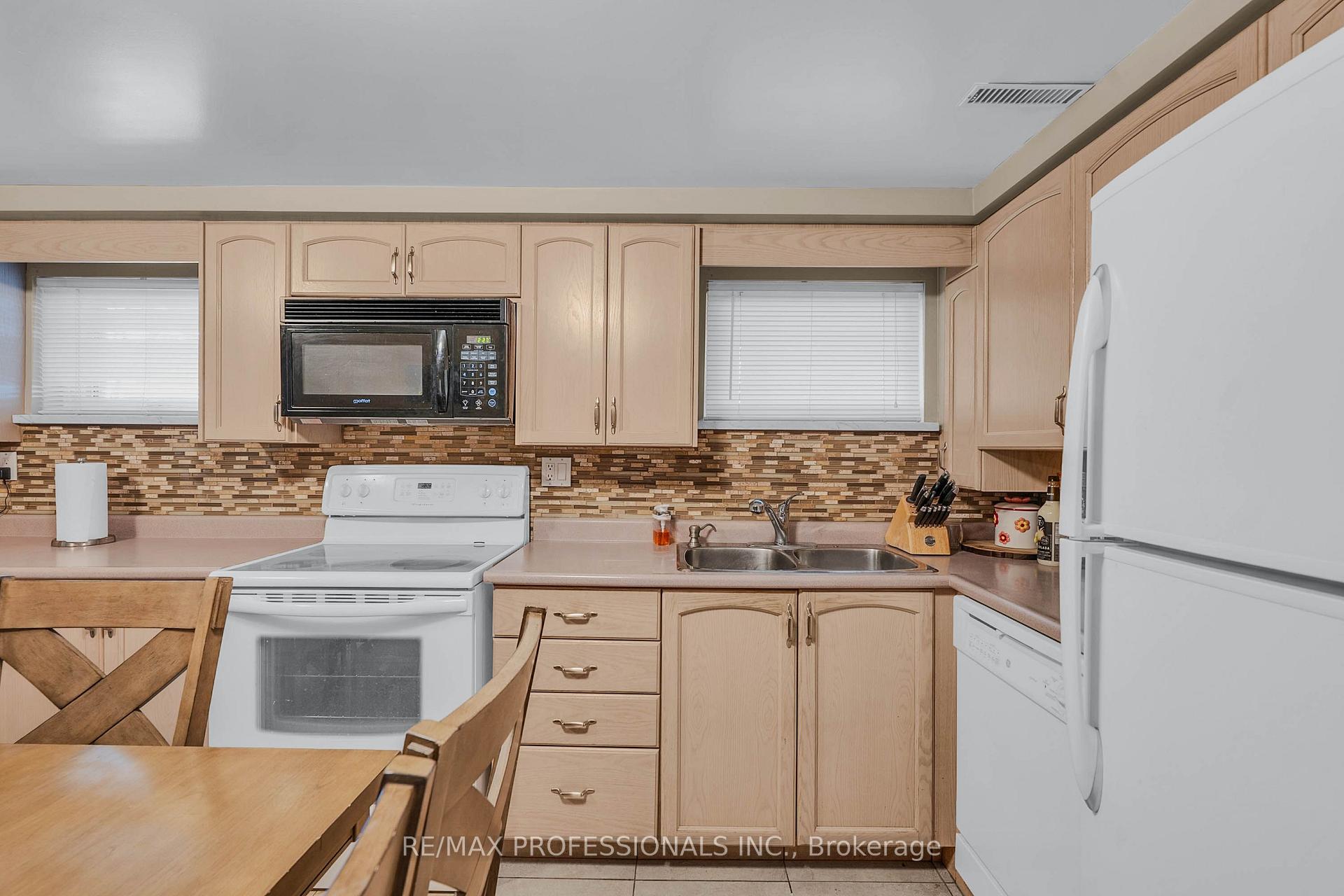 Photo 29 of 23 Anthia Drive, North York, Humber Summit — HOMEH