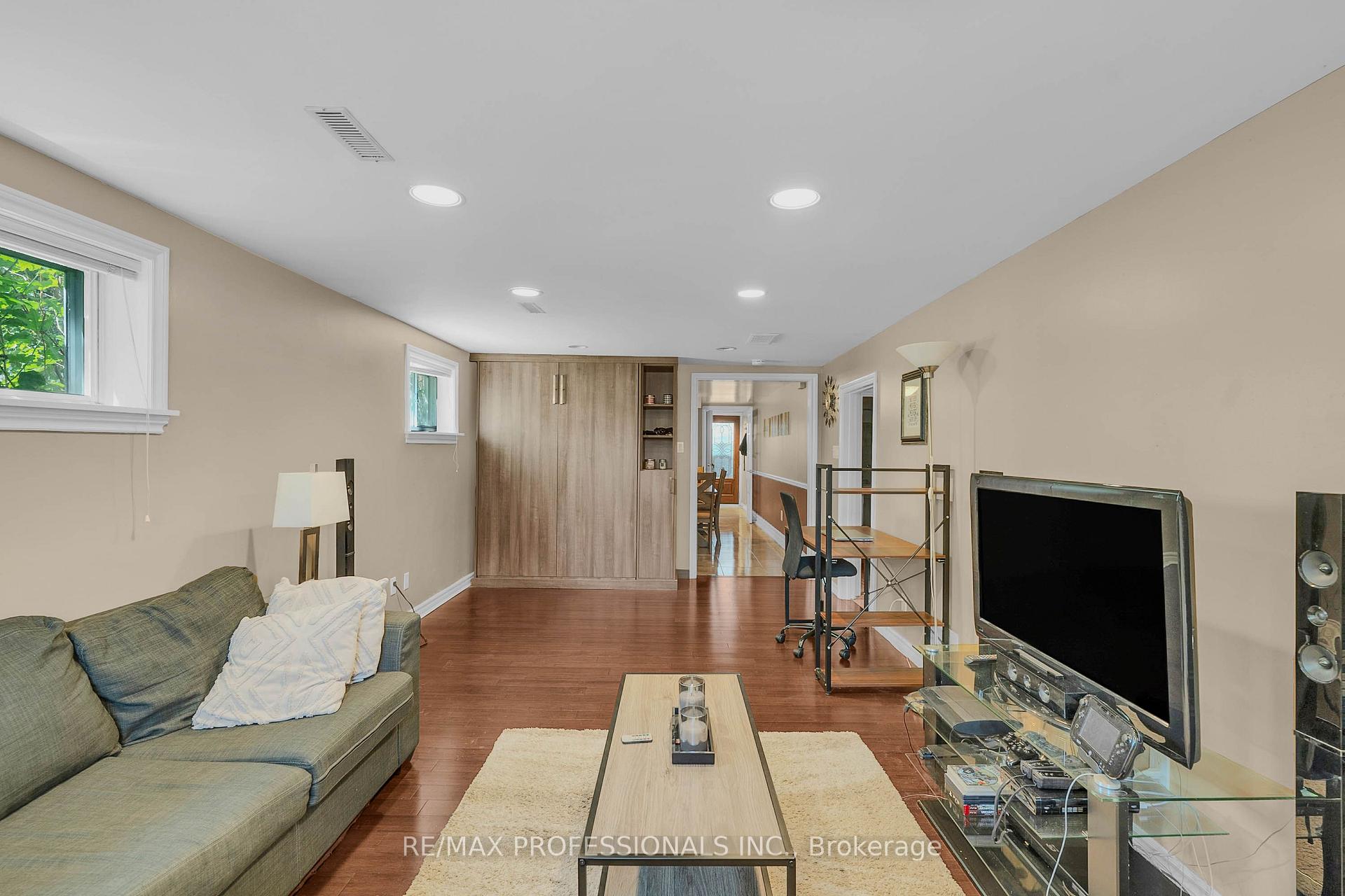 Photo 32 of 23 Anthia Drive, North York, Humber Summit — HOMEH
