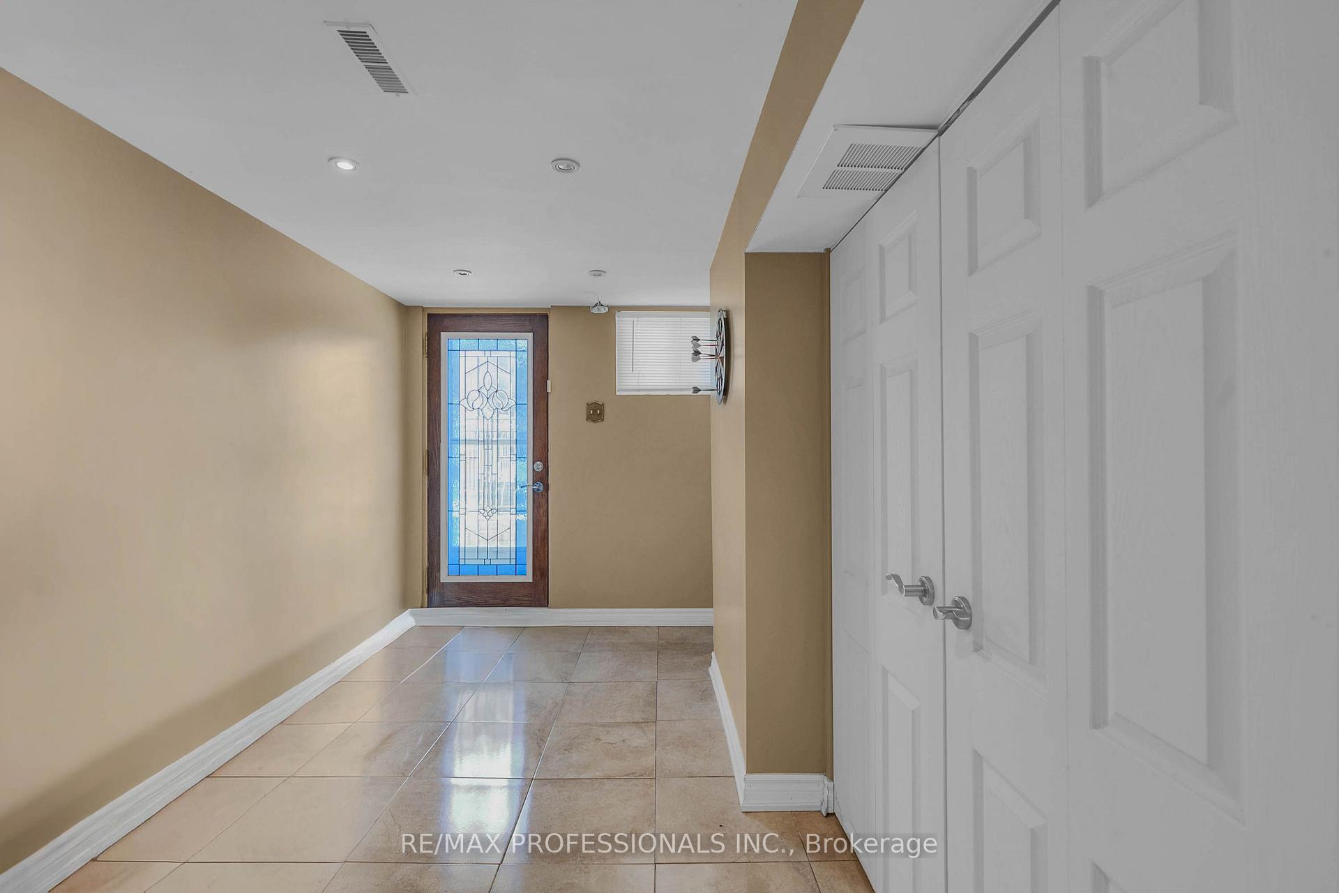 Photo 33 of 23 Anthia Drive, North York, Humber Summit — HOMEH