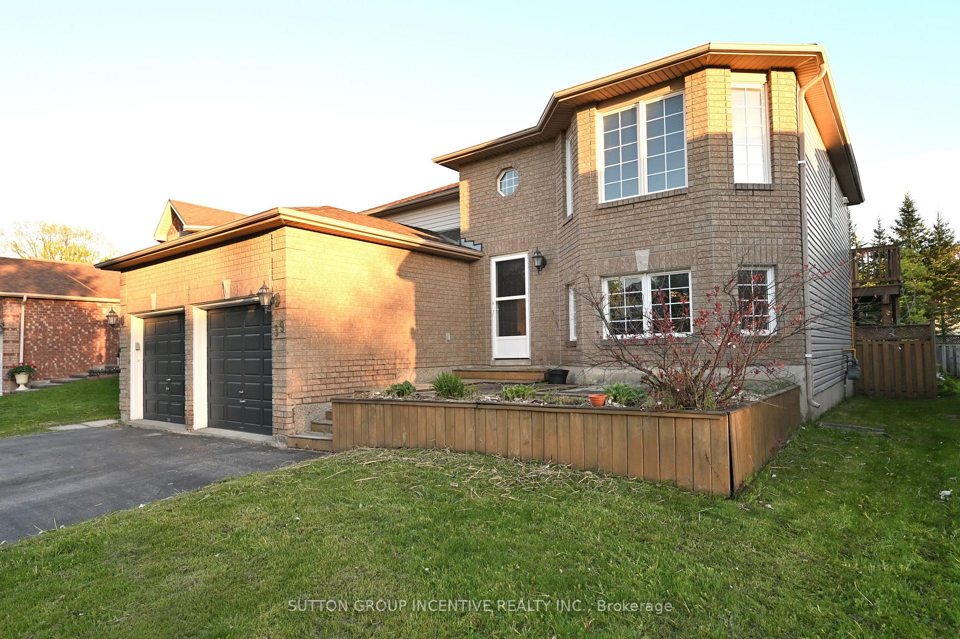 Photo 2 of Unit UPPER, 39 Jones Drive, Barrie, Grove East — HOMEH