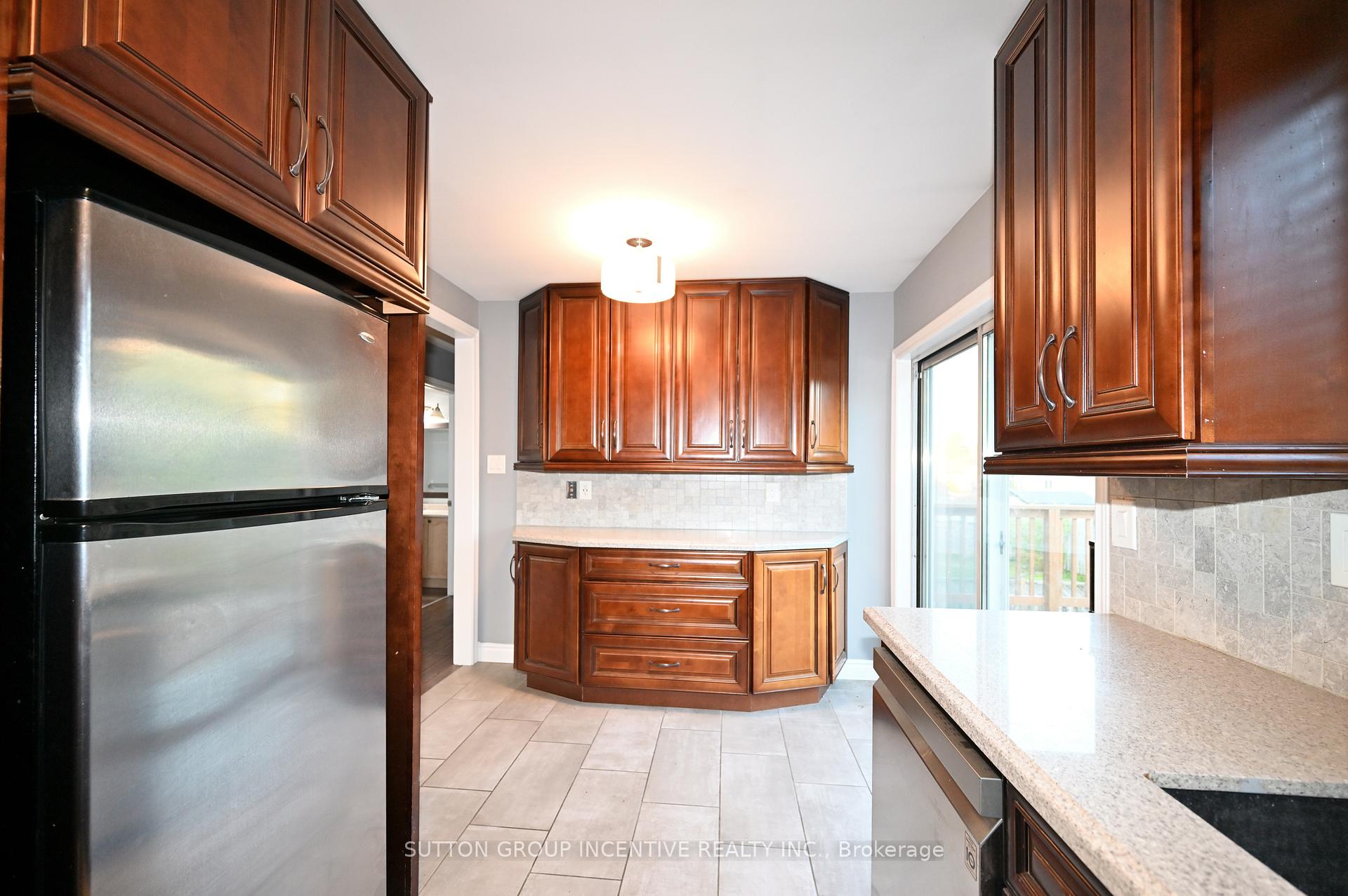 Photo 7 of Unit UPPER, 39 Jones Drive, Barrie, Grove East — HOMEH