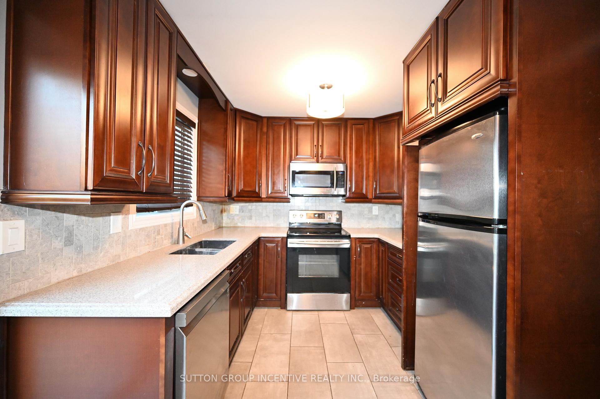 Photo 8 of Unit UPPER, 39 Jones Drive, Barrie, Grove East — HOMEH