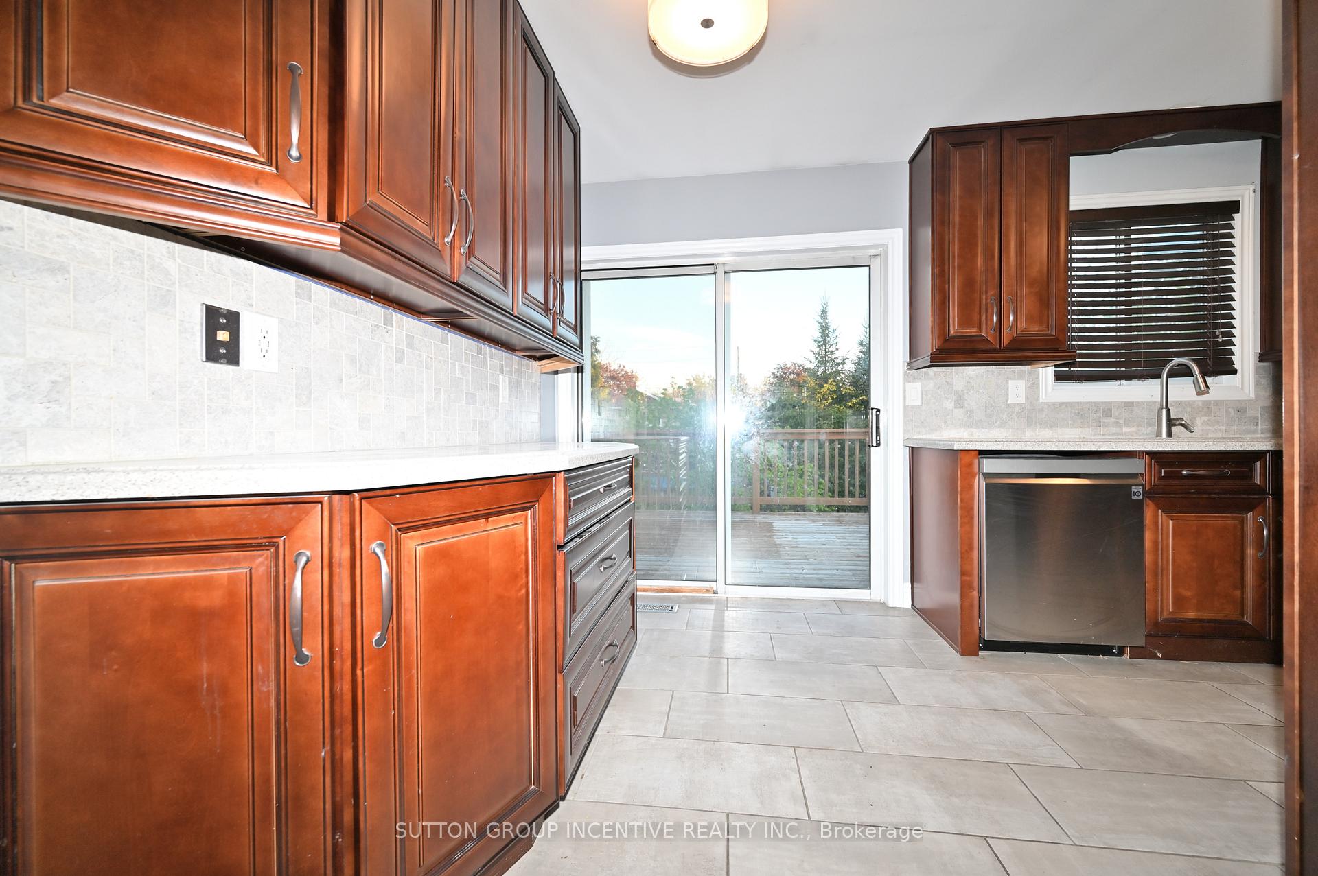 Photo 9 of Unit UPPER, 39 Jones Drive, Barrie, Grove East — HOMEH