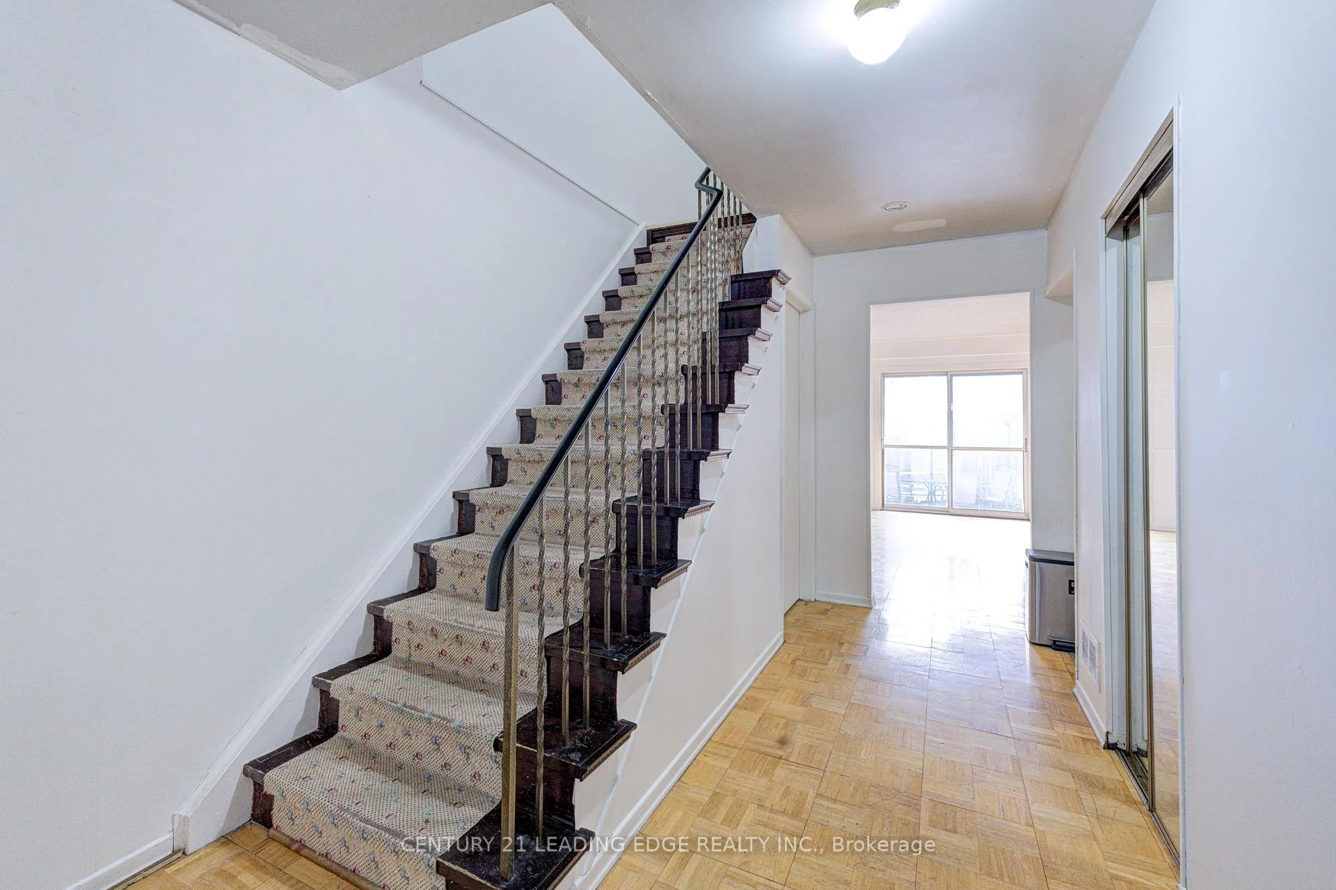 Photo 5 of 1024 Bridletowne Circle, Scarborough, L'Amoreaux — HOMEH