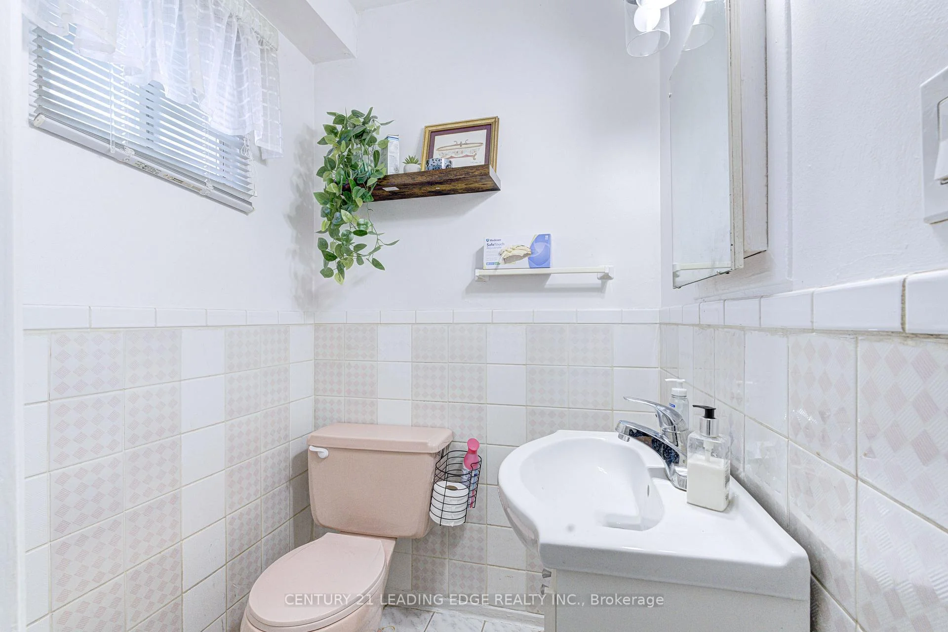 Photo 6 of 1024 Bridletowne Circle, Scarborough, L'Amoreaux — HOMEH