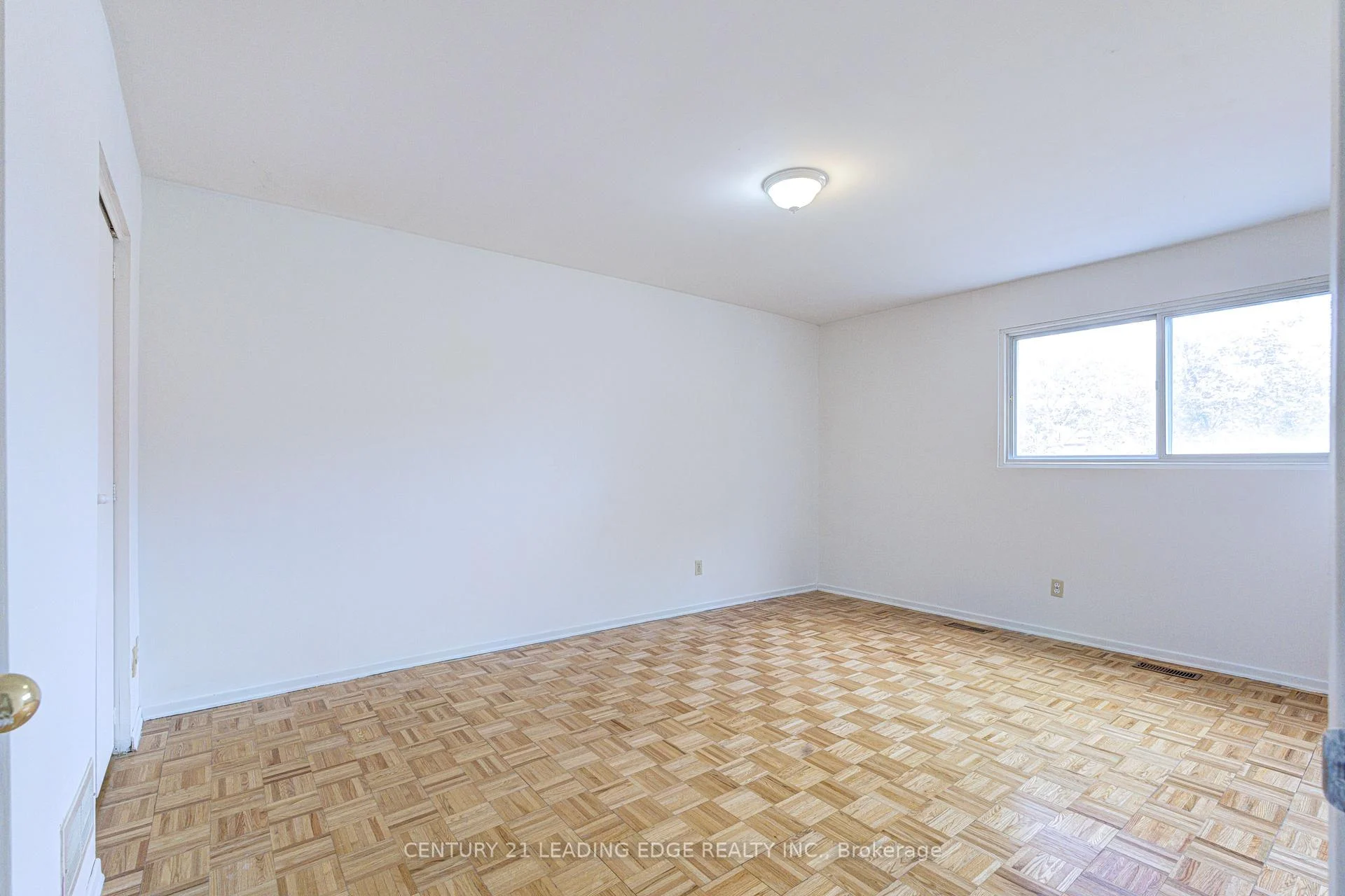 Photo 11 of 1024 Bridletowne Circle, Scarborough, L'Amoreaux — HOMEH