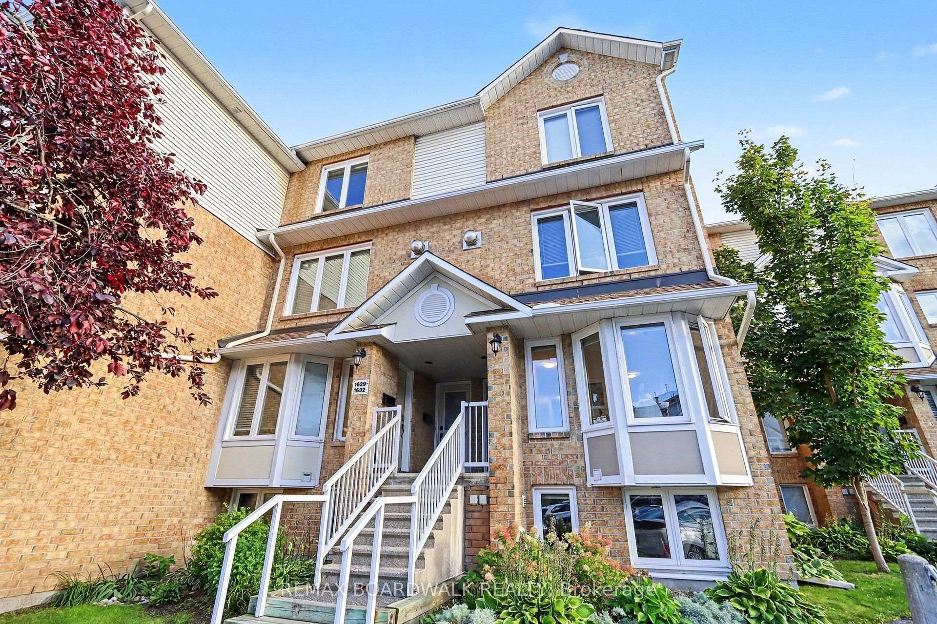 Photo 1 of 1631 Locksley Lane, Ottawa, Beaconwood — HOMEH