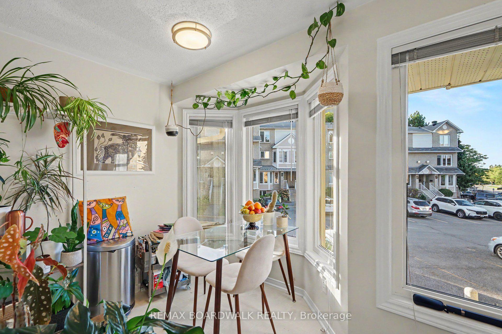 Photo 3 of 1631 Locksley Lane, Ottawa, Beaconwood — HOMEH
