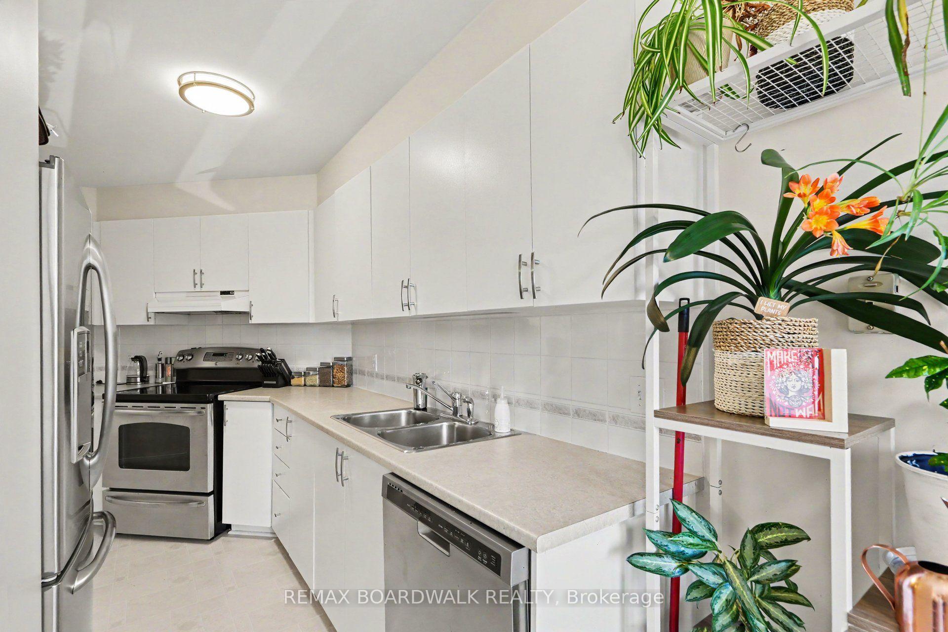 Photo 4 of 1631 Locksley Lane, Ottawa, Beaconwood — HOMEH