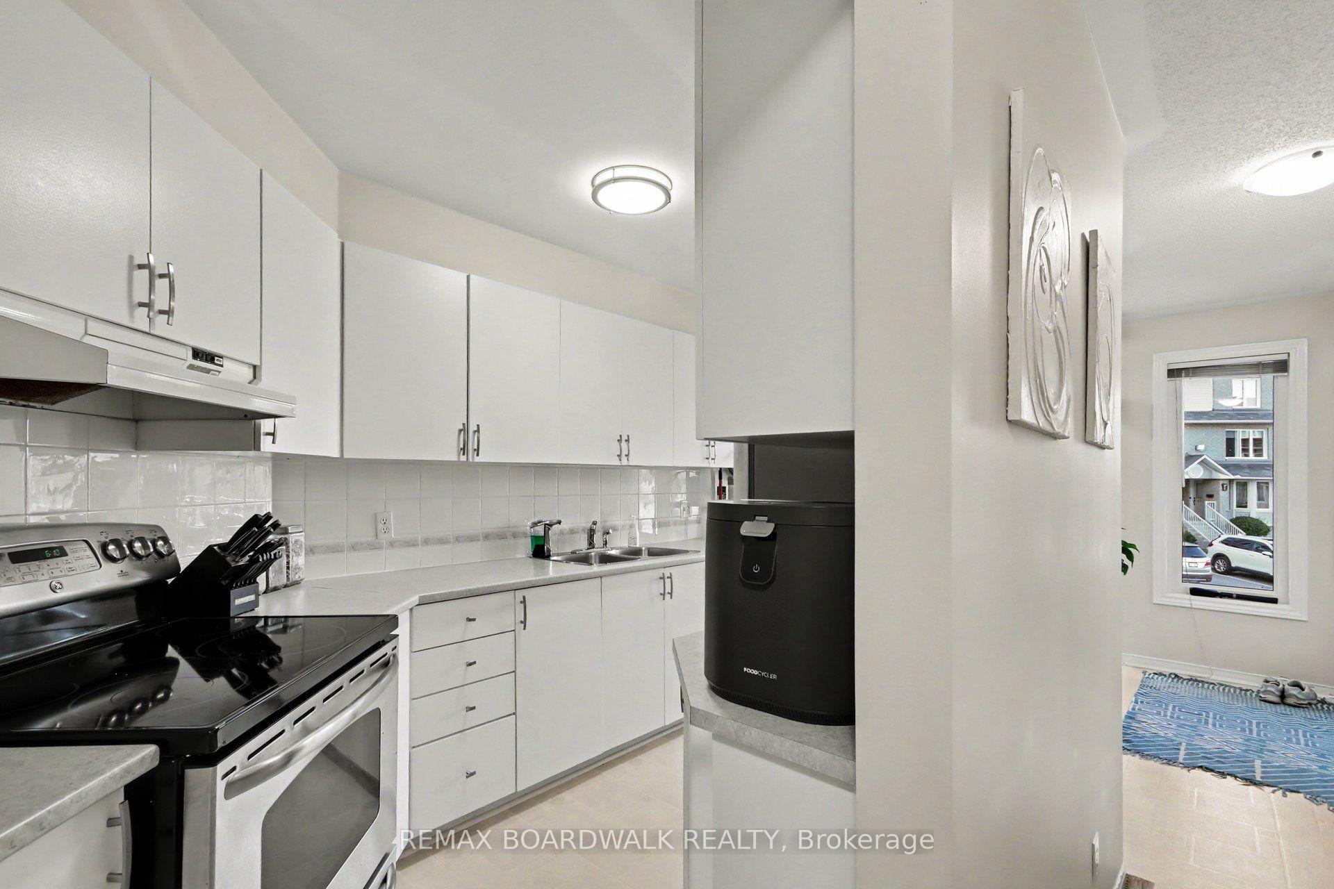Photo 5 of 1631 Locksley Lane, Ottawa, Beaconwood — HOMEH