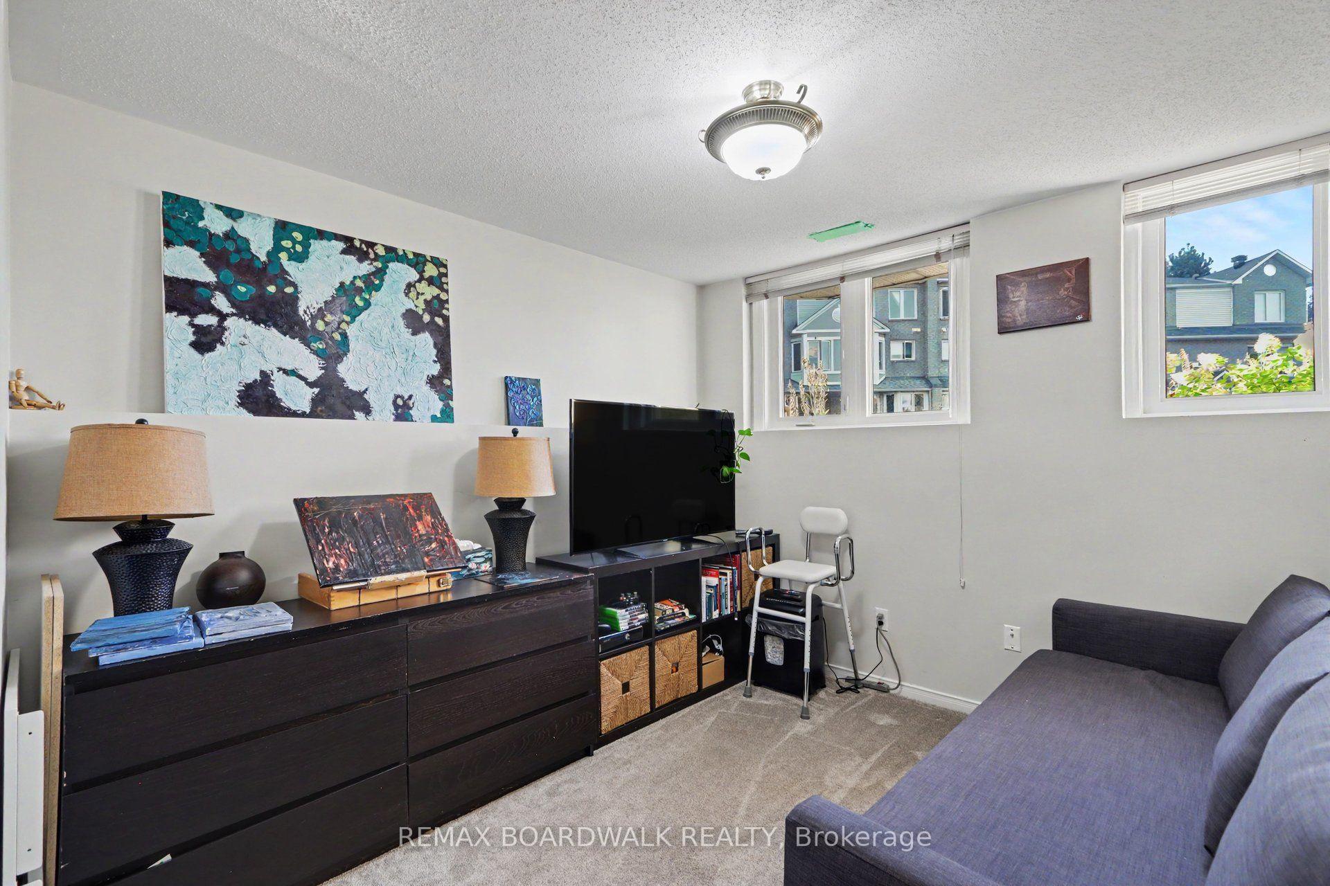 Photo 9 of 1631 Locksley Lane, Ottawa, Beaconwood — HOMEH