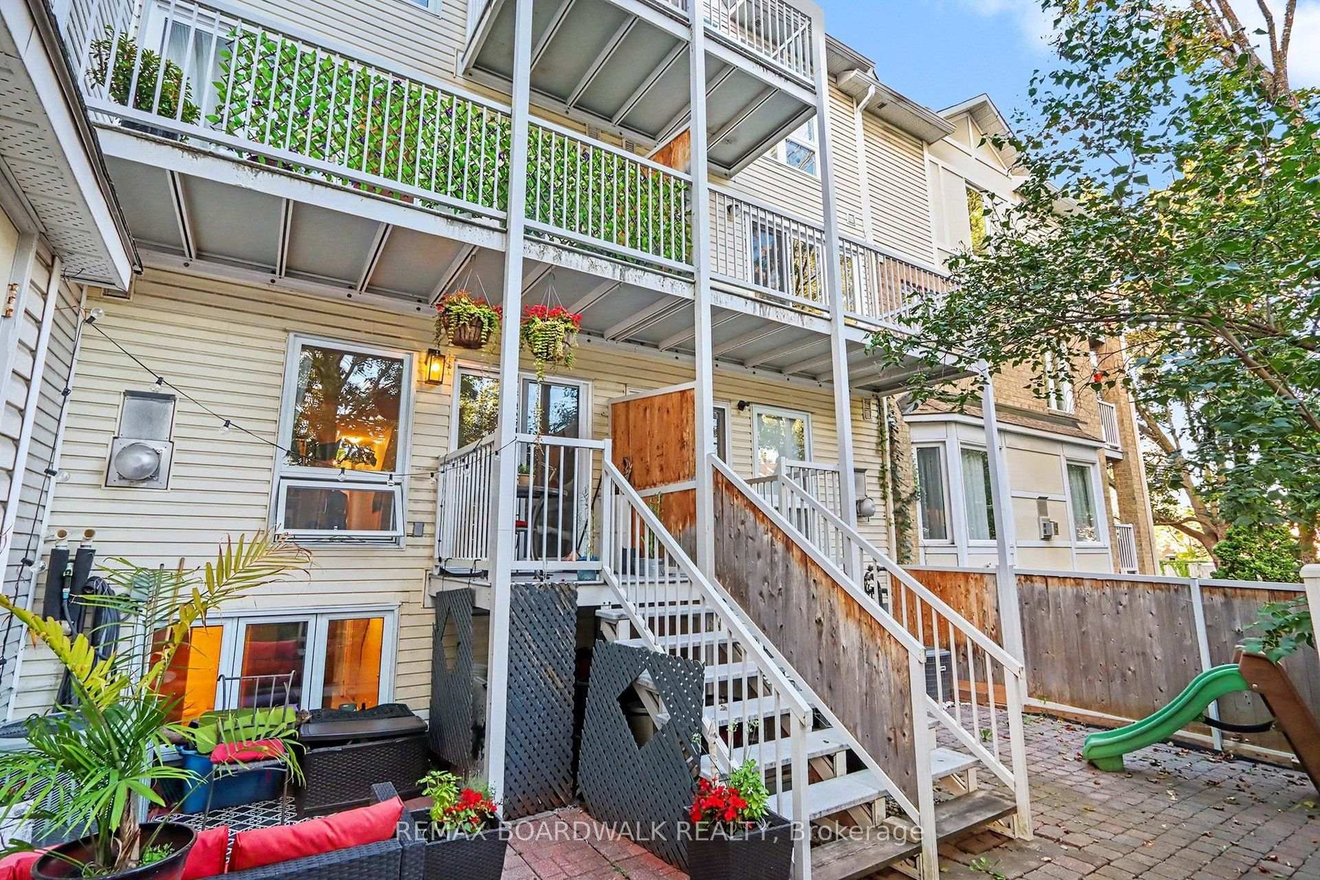 Photo 13 of 1631 Locksley Lane, Ottawa, Beaconwood — HOMEH