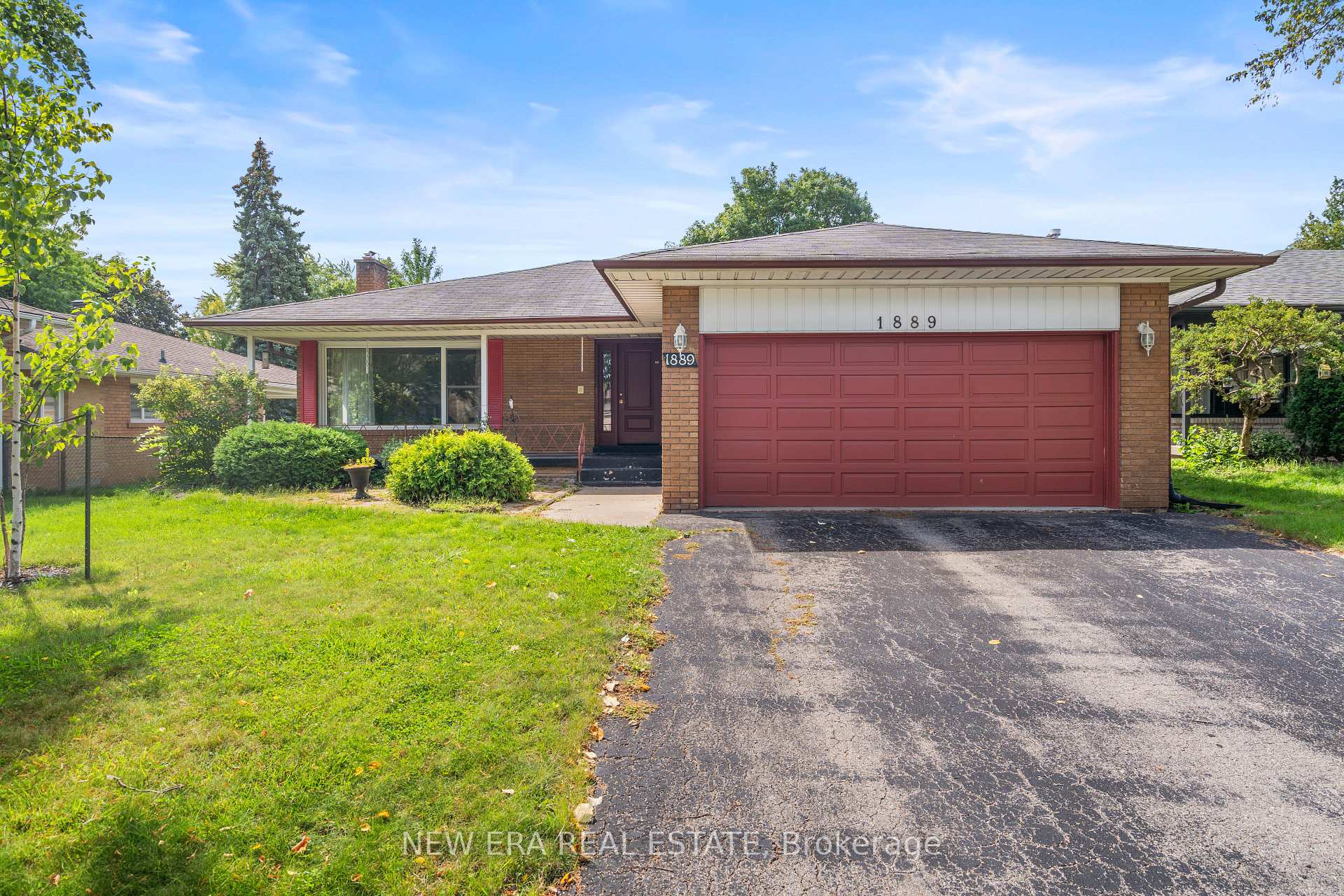 Photo 1 of 1889 Steepbank Crescent, Mississauga, Applewood — HOMEH