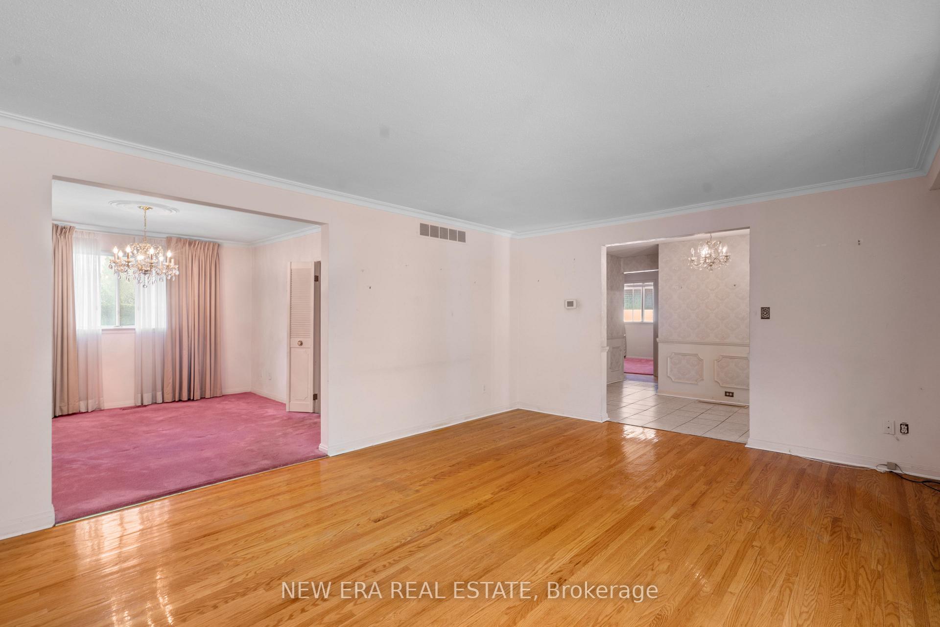 Photo 7 of 1889 Steepbank Crescent, Mississauga, Applewood — HOMEH