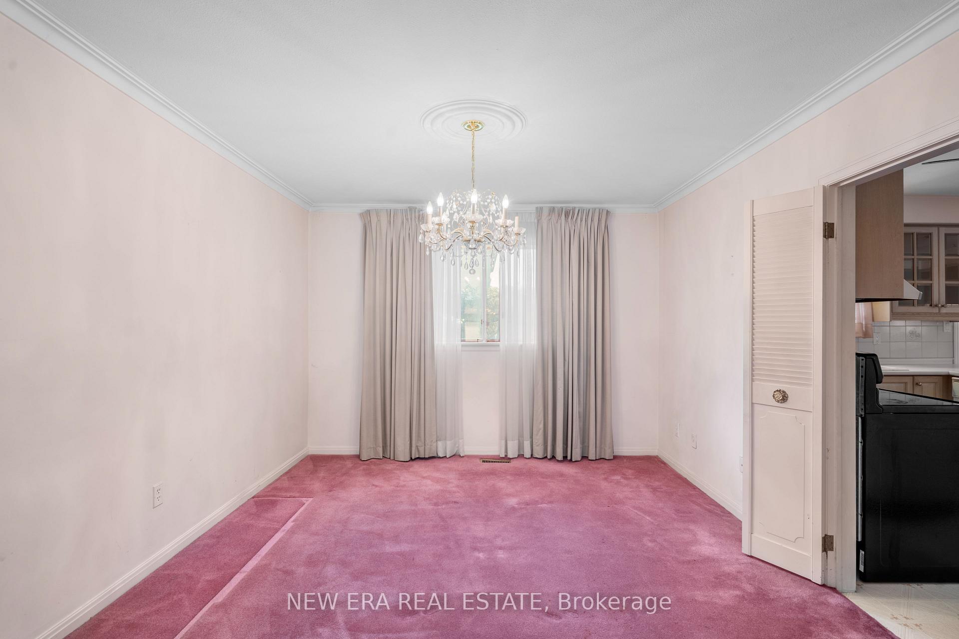Photo 9 of 1889 Steepbank Crescent, Mississauga, Applewood — HOMEH