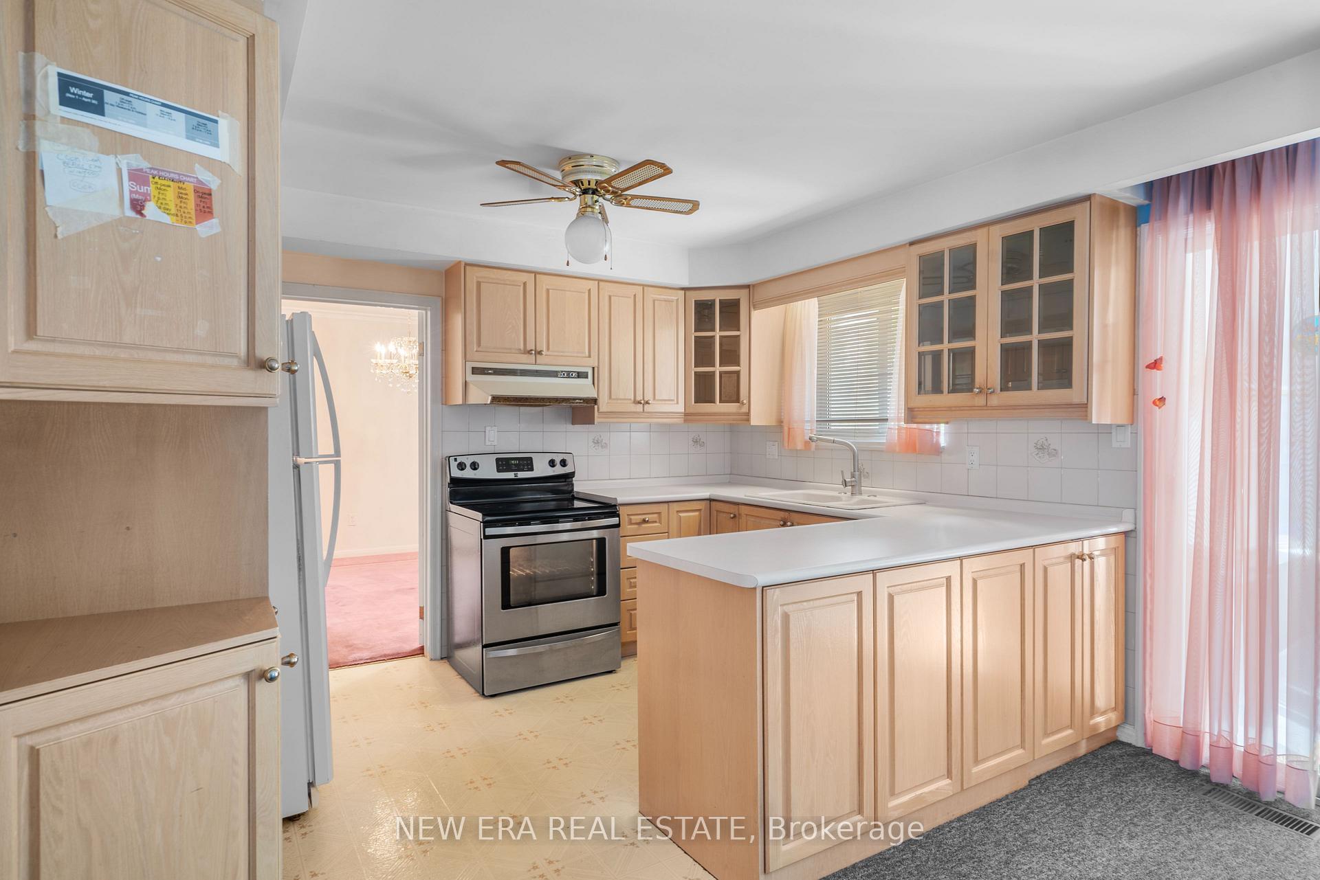 Photo 12 of 1889 Steepbank Crescent, Mississauga, Applewood — HOMEH