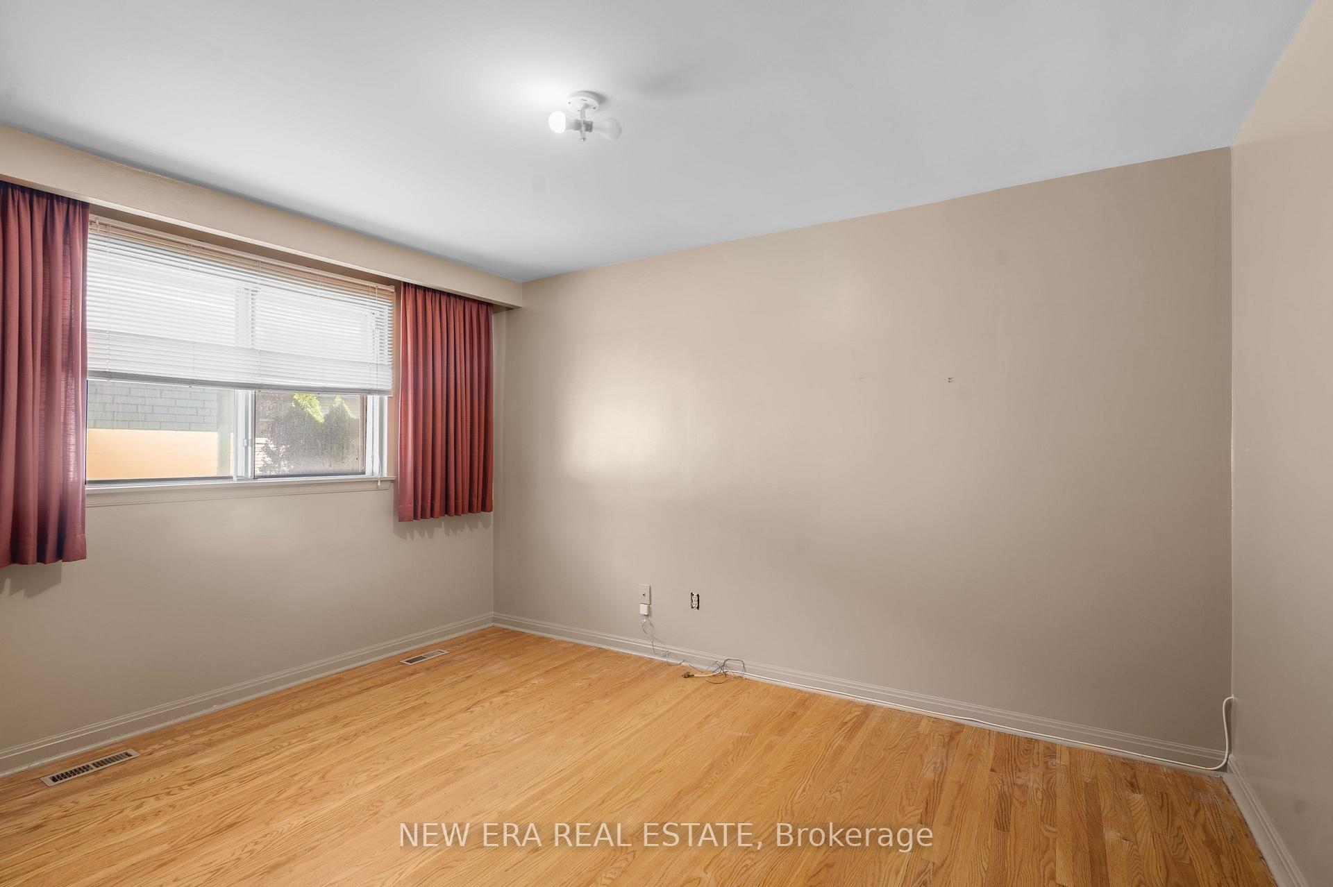 Photo 18 of 1889 Steepbank Crescent, Mississauga, Applewood — HOMEH
