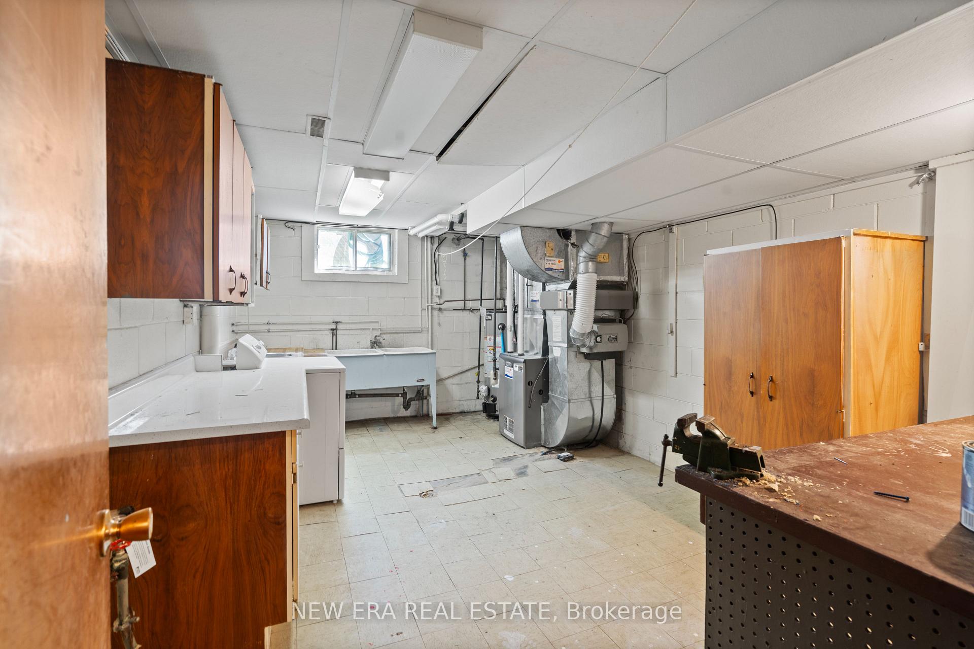 Photo 31 of 1889 Steepbank Crescent, Mississauga, Applewood — HOMEH