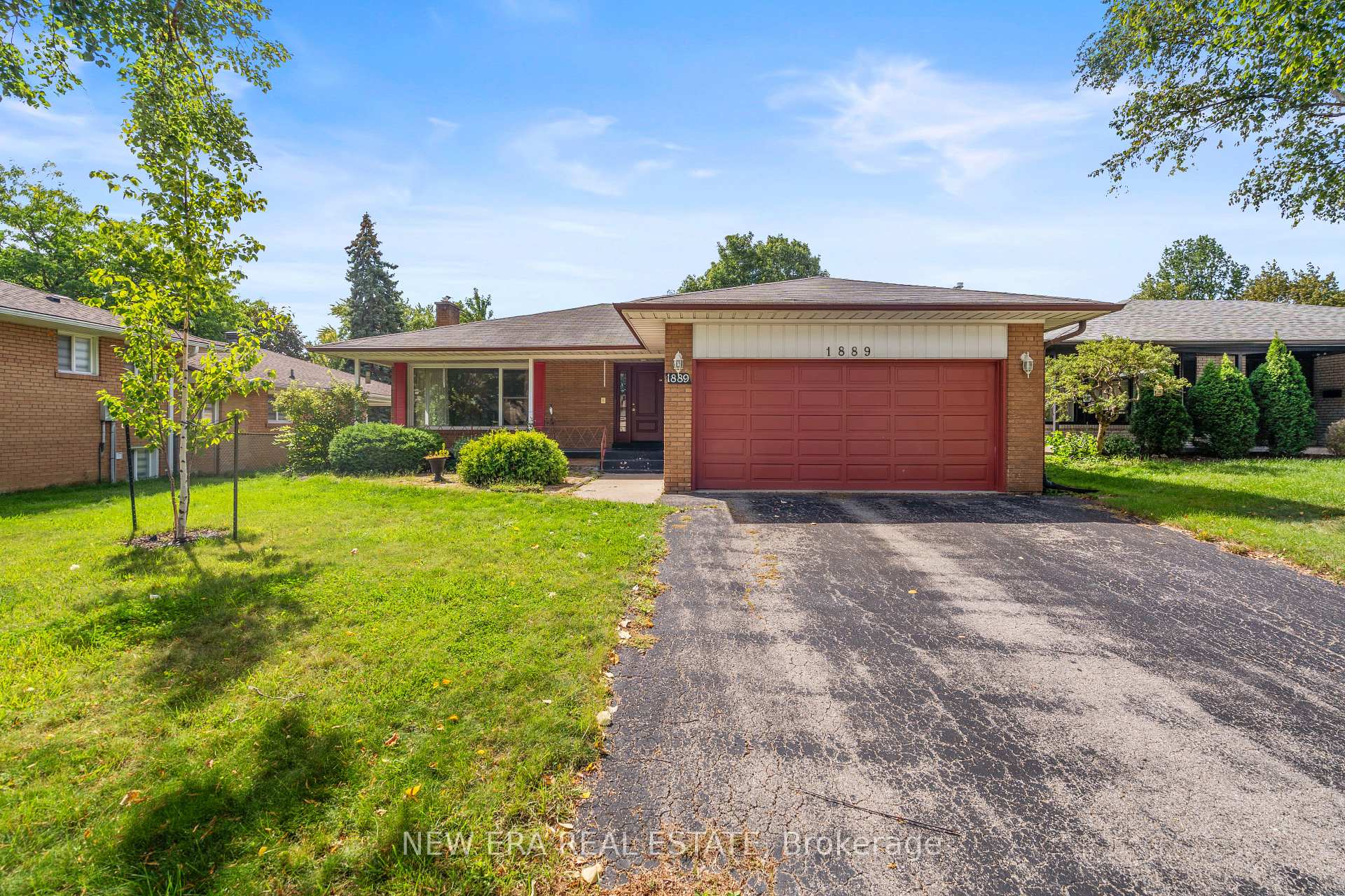 Photo 36 of 1889 Steepbank Crescent, Mississauga, Applewood — HOMEH