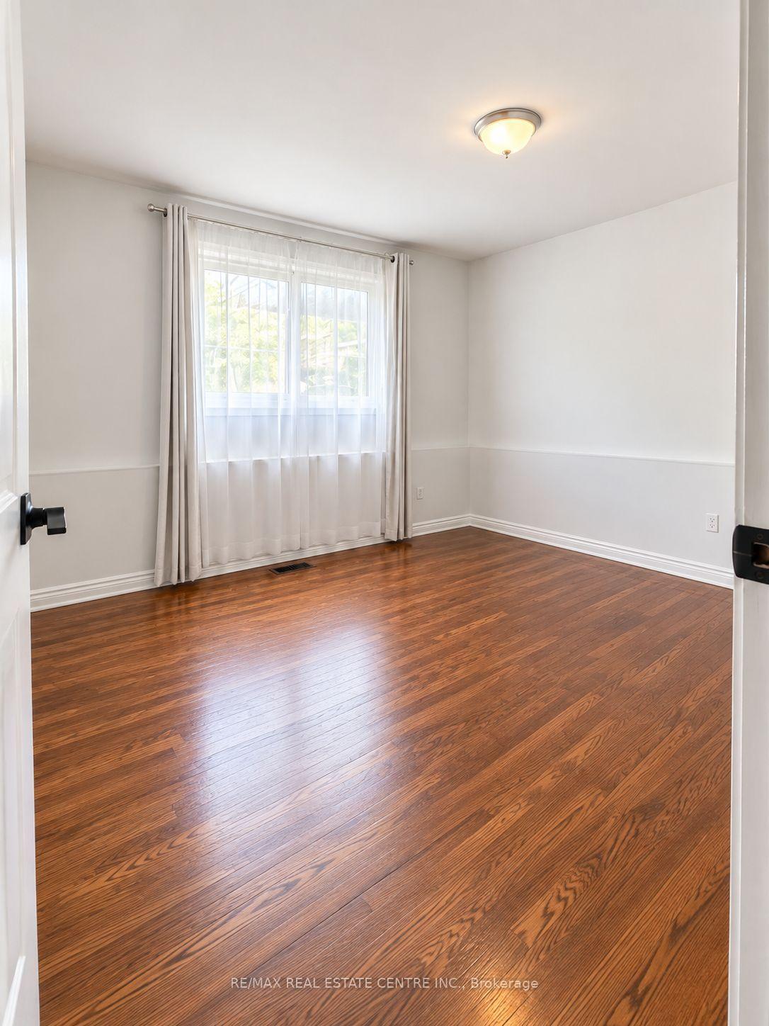 Photo 8 of Unit Basement, 46 Wayne Drive, Kitchener, Stanley Park — HOMEH