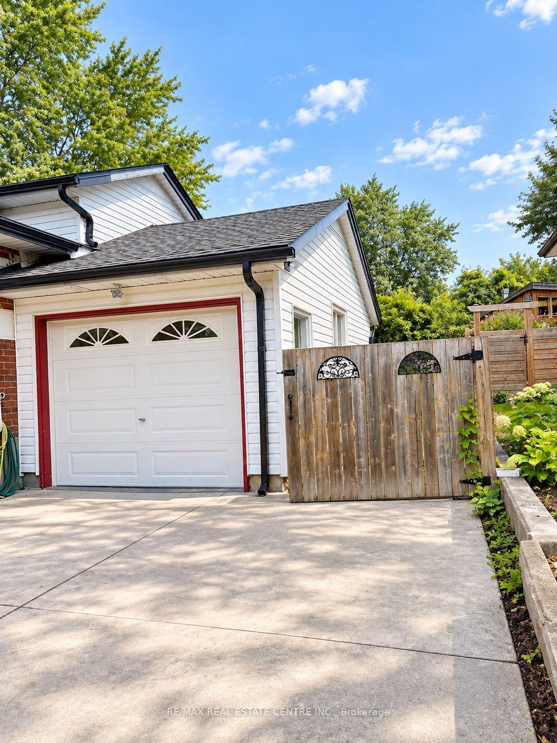 Photo 11 of Unit Basement, 46 Wayne Drive, Kitchener, Stanley Park — HOMEH