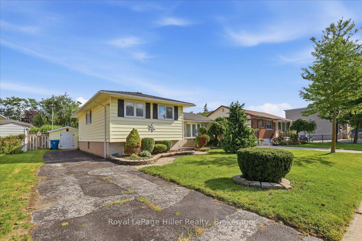 Photo 2 of 66 Elgin Crescent, Stratford — HOMEH