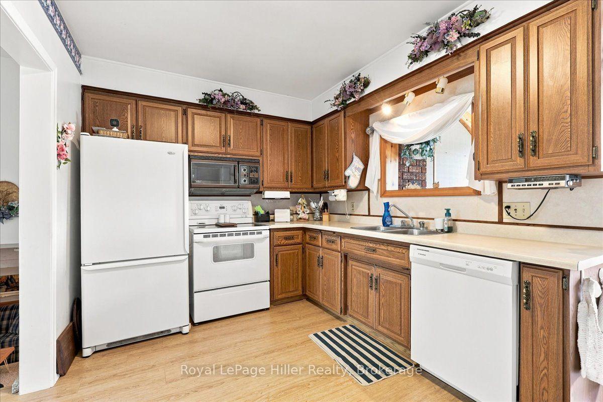 Photo 11 of 66 Elgin Crescent, Stratford — HOMEH