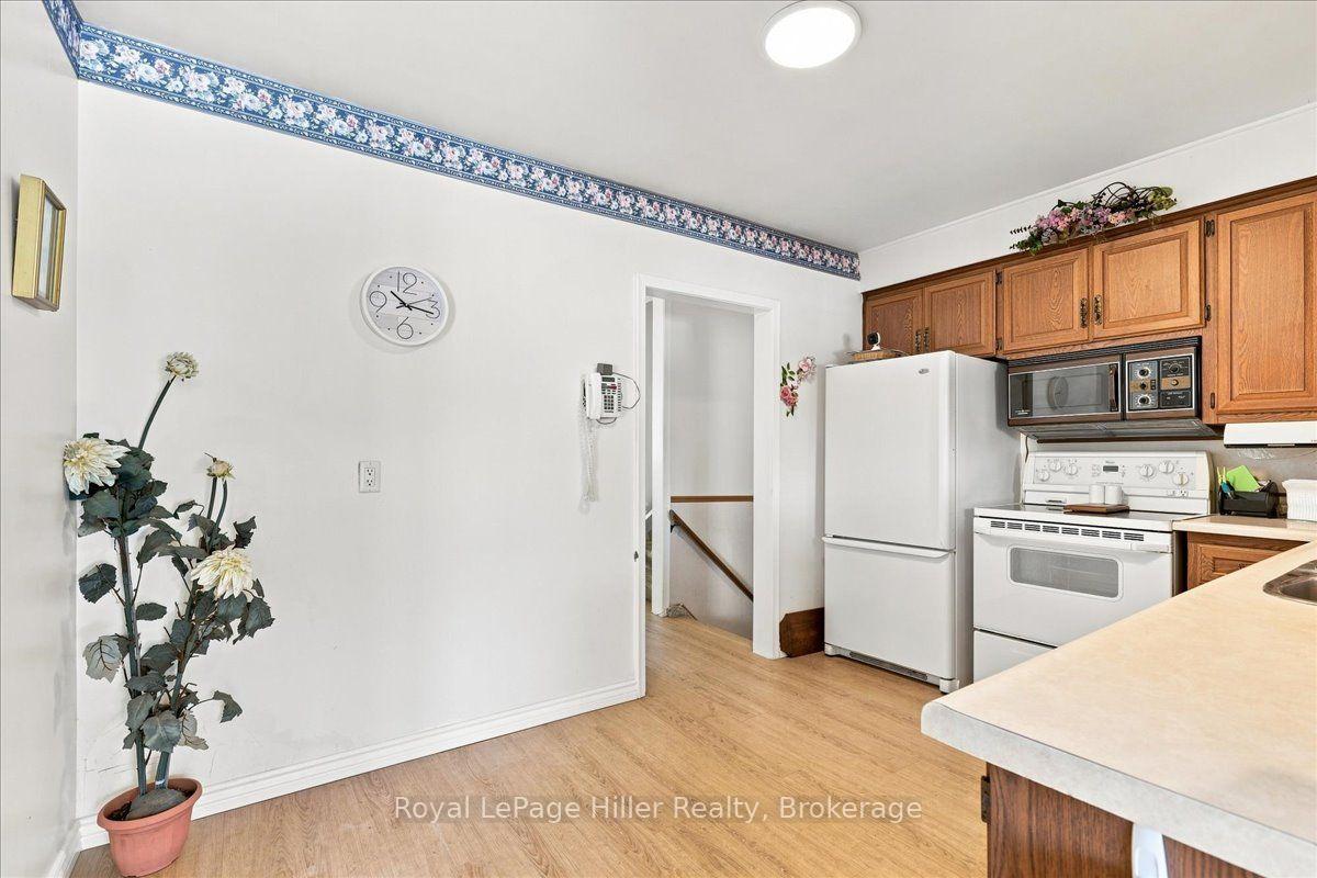 Photo 13 of 66 Elgin Crescent, Stratford — HOMEH