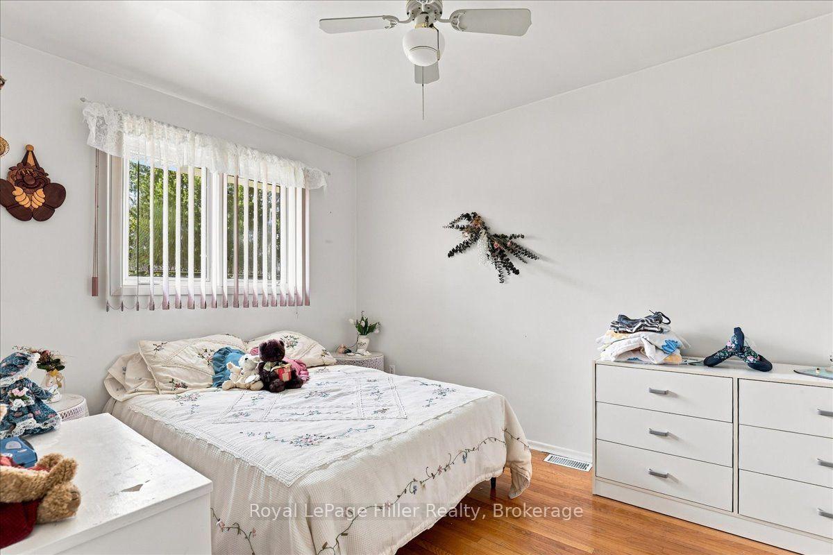 Photo 19 of 66 Elgin Crescent, Stratford — HOMEH