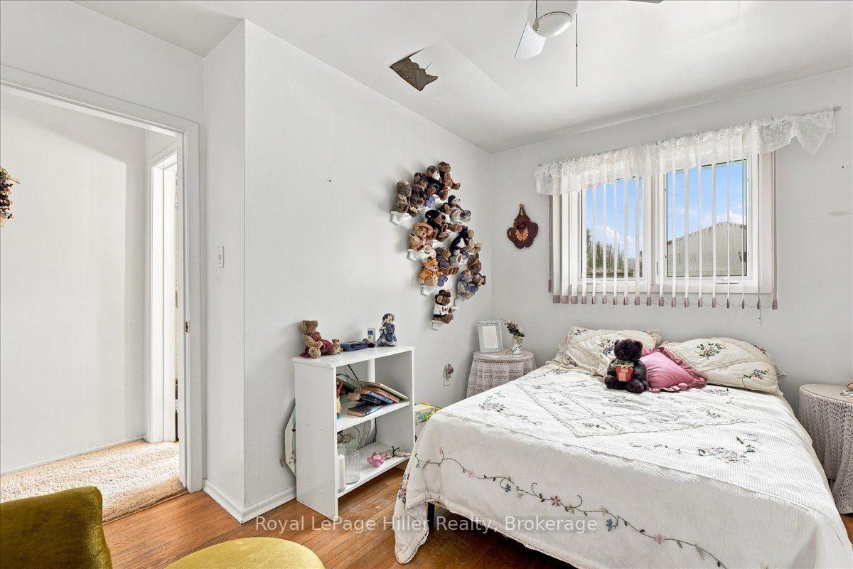 Photo 20 of 66 Elgin Crescent, Stratford — HOMEH