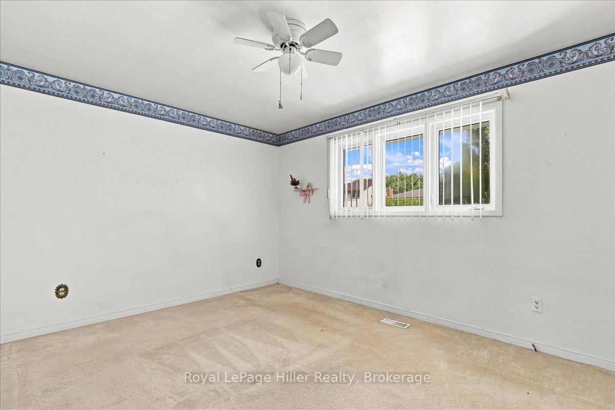 Photo 24 of 66 Elgin Crescent, Stratford — HOMEH