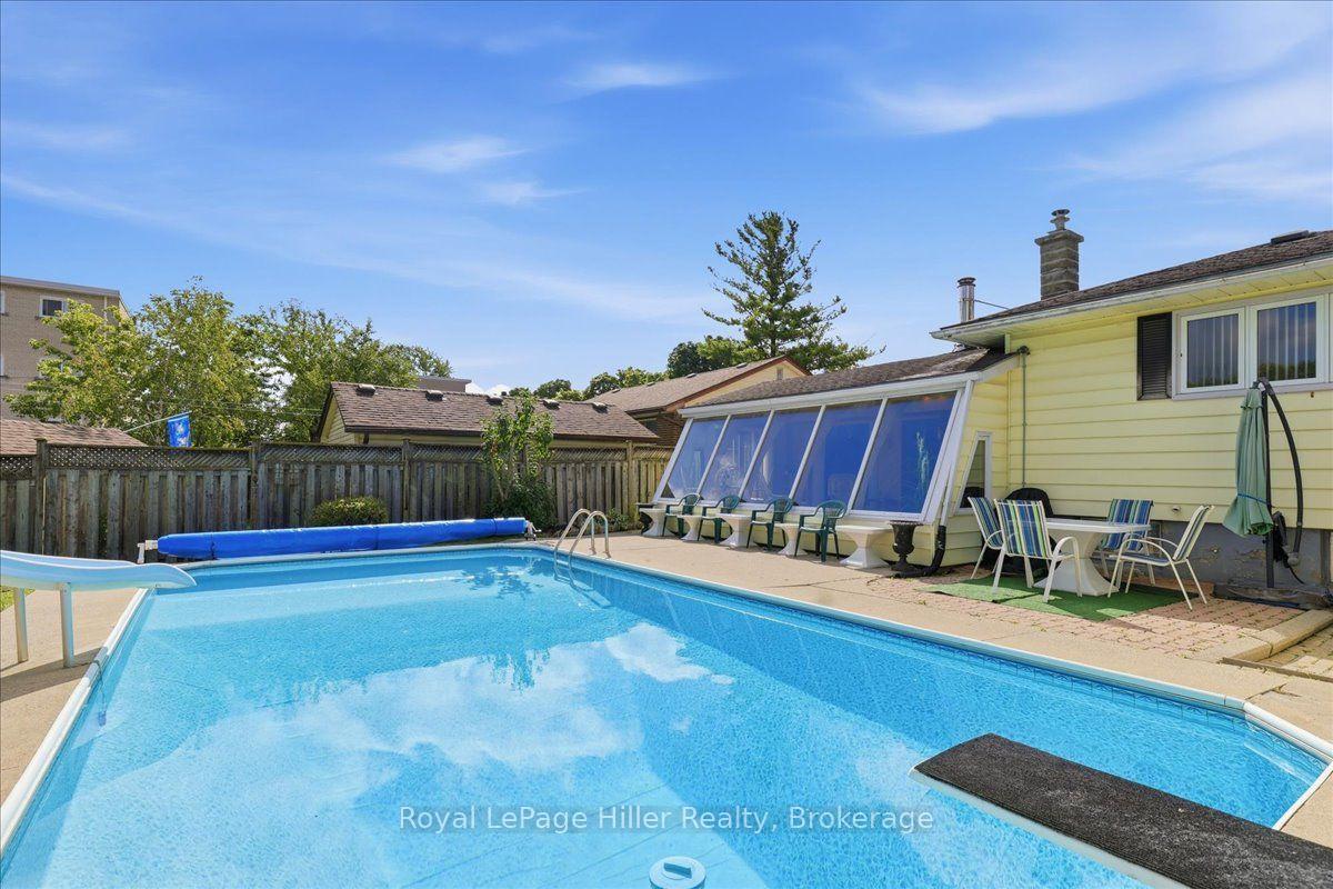 Photo 33 of 66 Elgin Crescent, Stratford — HOMEH