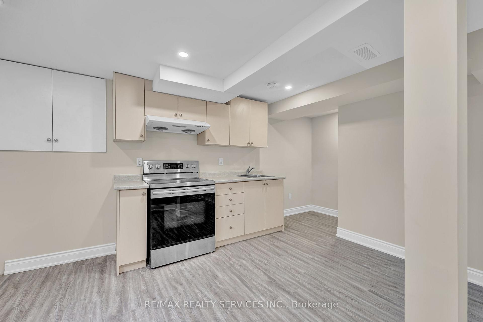 Photo 4 of 29 Hector Court, Brampton, Central Park — HOMEH