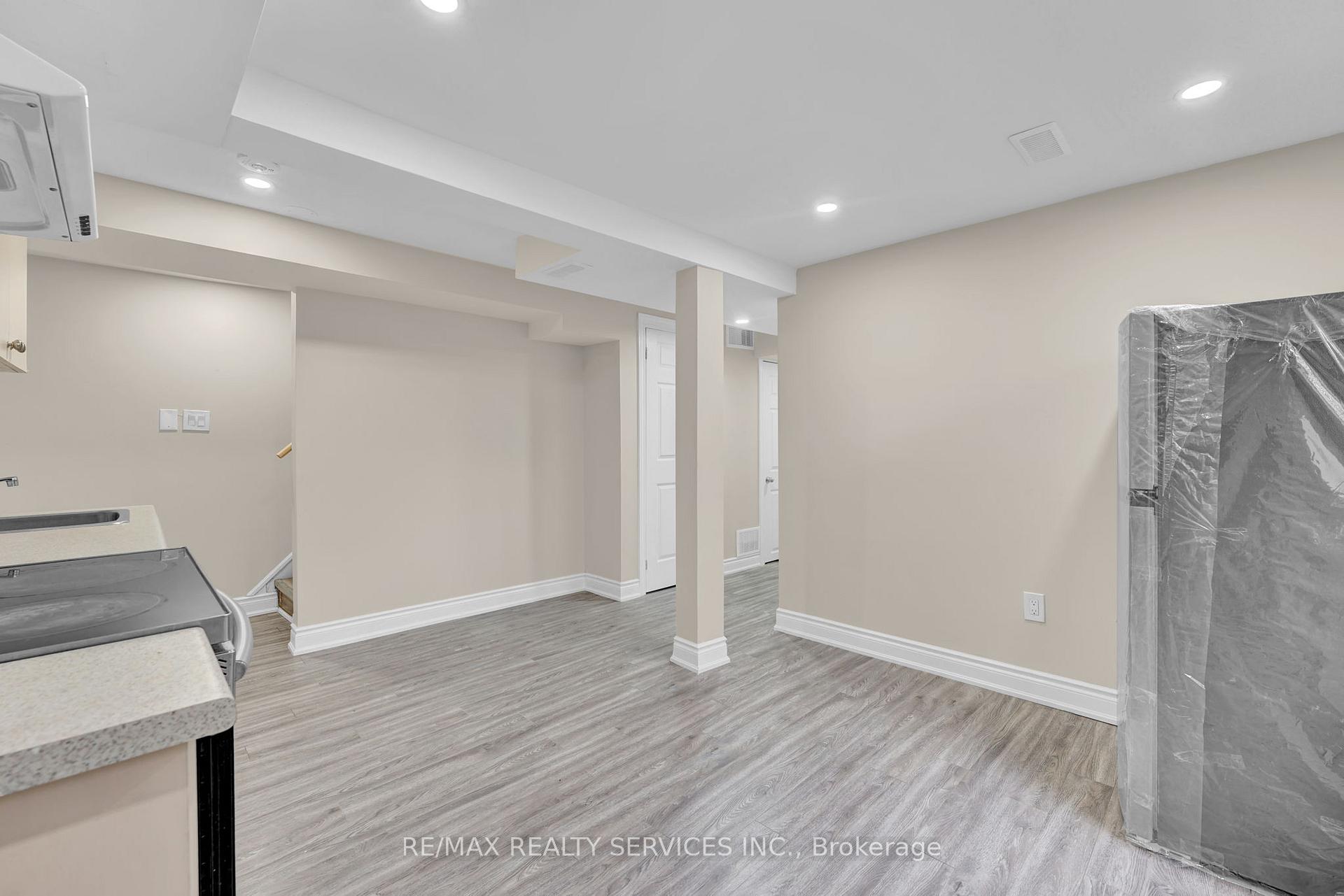Photo 5 of 29 Hector Court, Brampton, Central Park — HOMEH