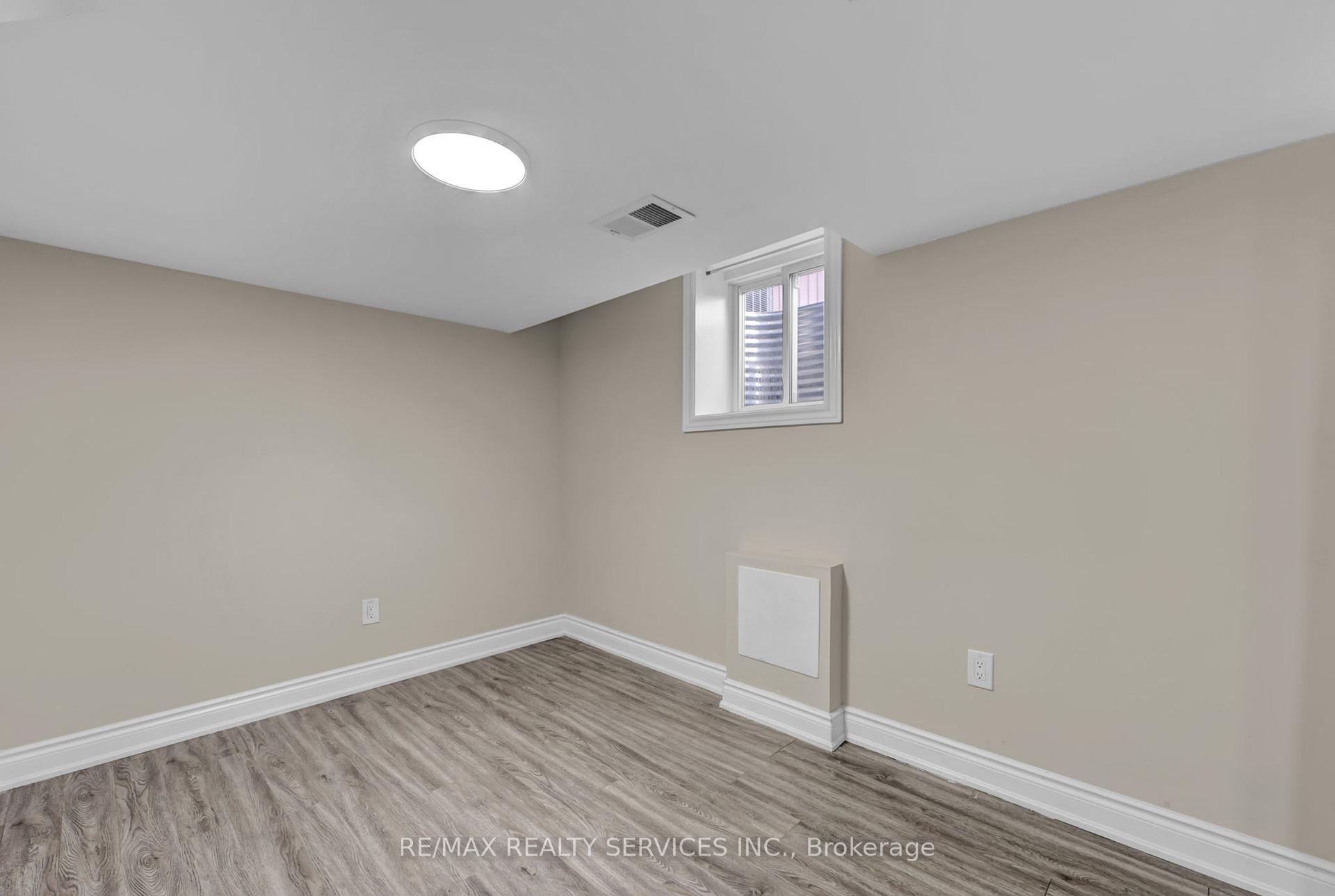 Photo 6 of 29 Hector Court, Brampton, Central Park — HOMEH