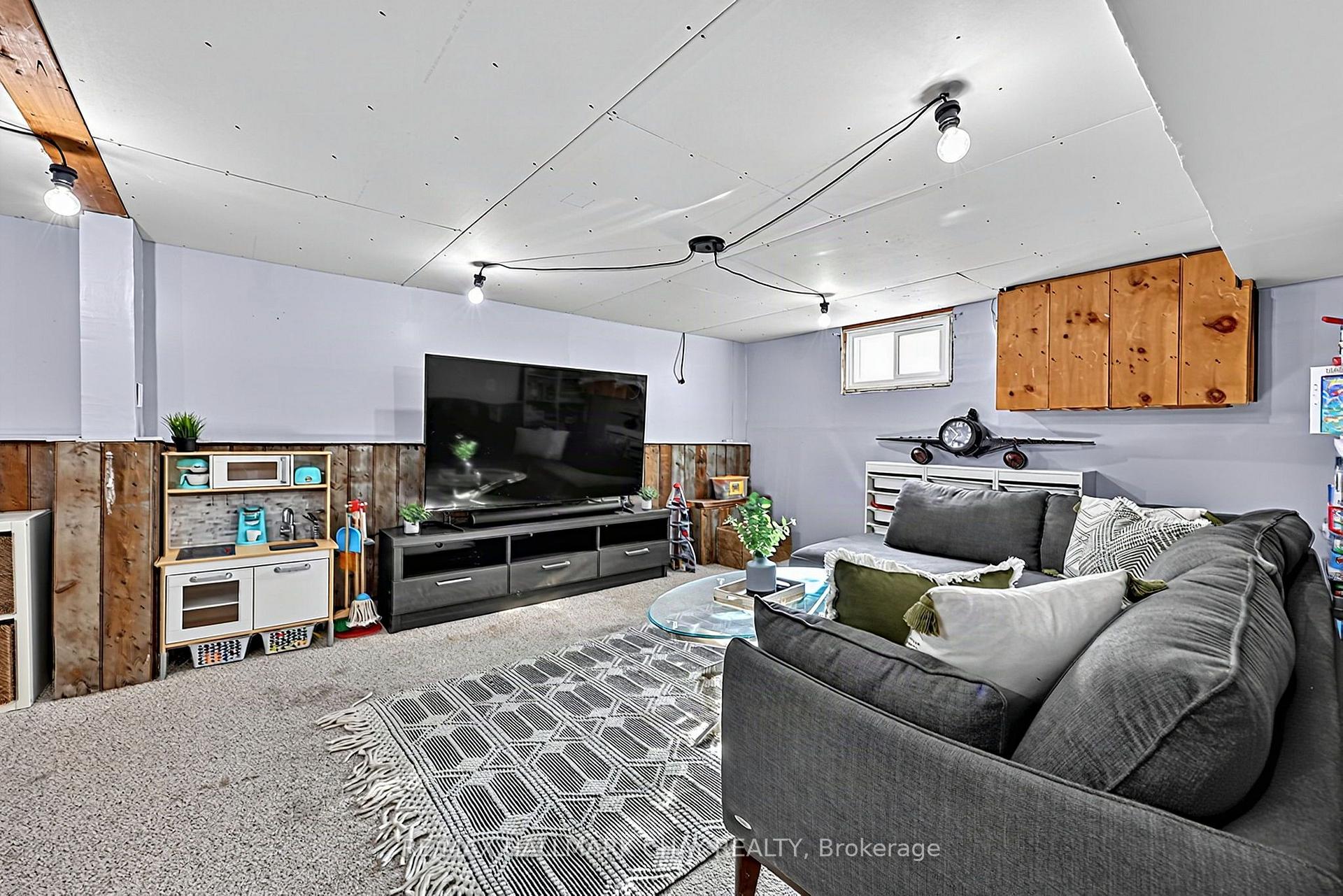 Photo 34 of 32 Caroline Street, Barrie, Allandale Centre — HOMEH