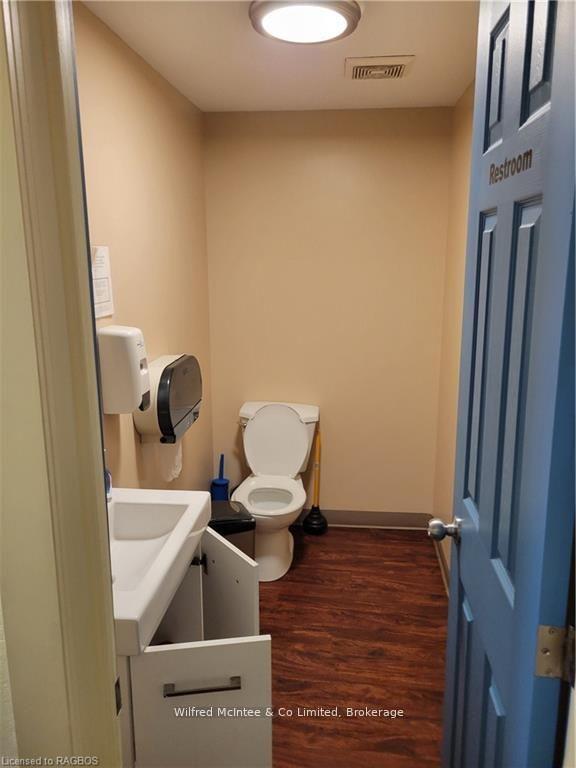 Photo 5 of 210 Durham Street E, Brockton — HOMEH