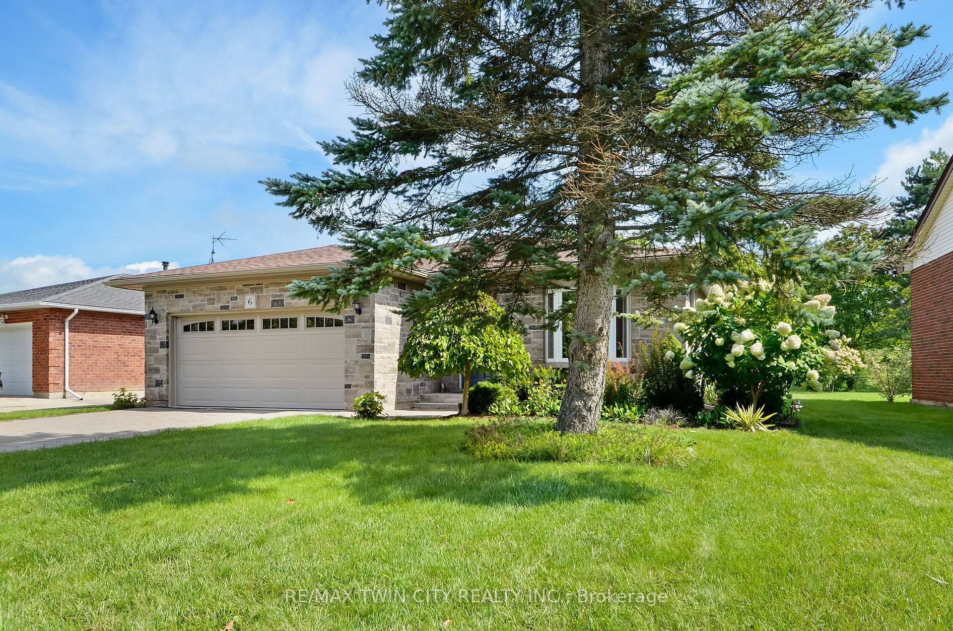 Photo 2 of 6 Edenridge Drive, Haldimand — HOMEH