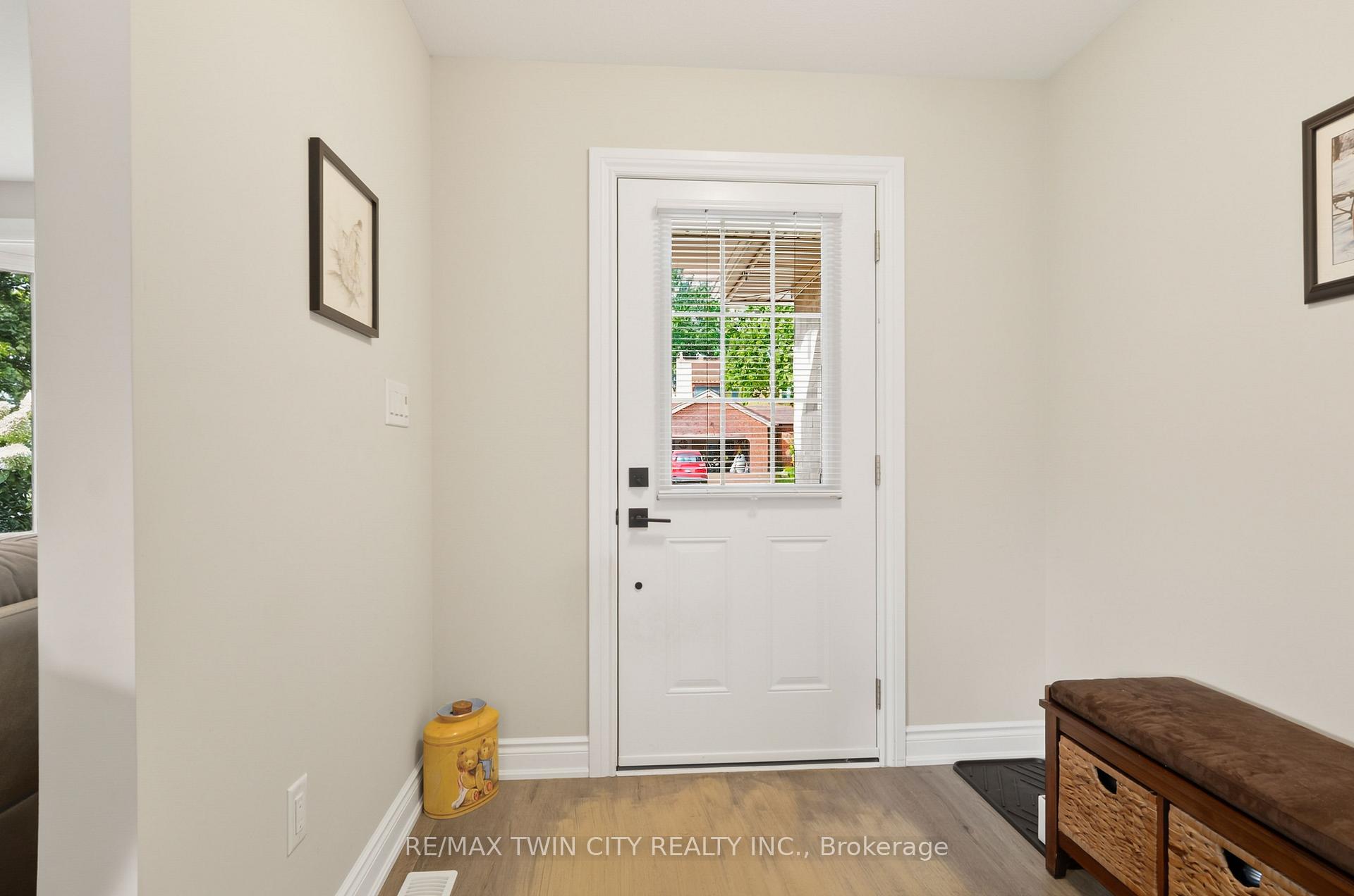 Photo 5 of 6 Edenridge Drive, Haldimand — HOMEH