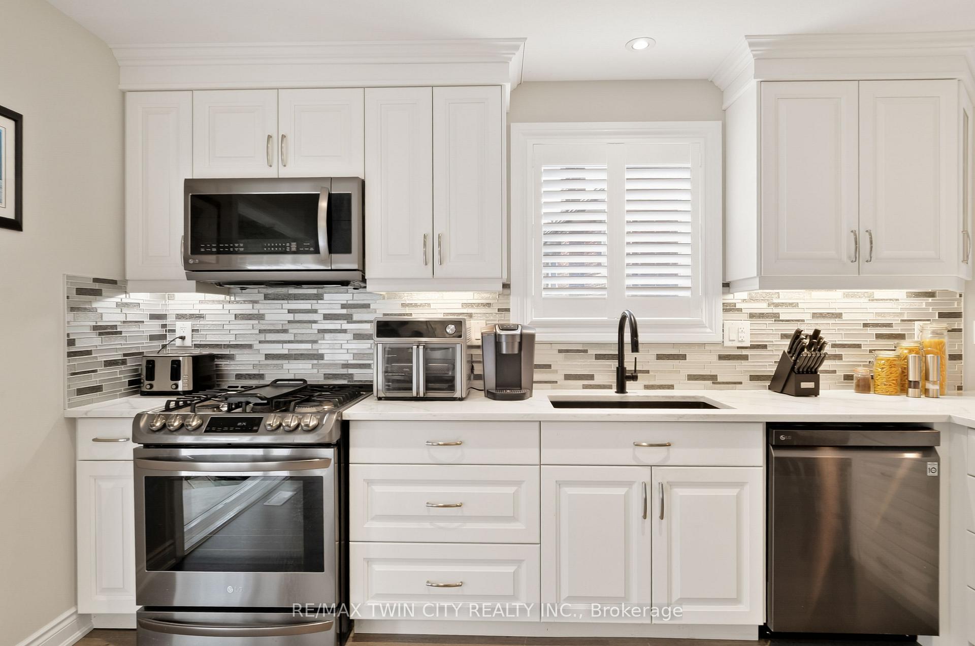 Photo 17 of 6 Edenridge Drive, Haldimand — HOMEH