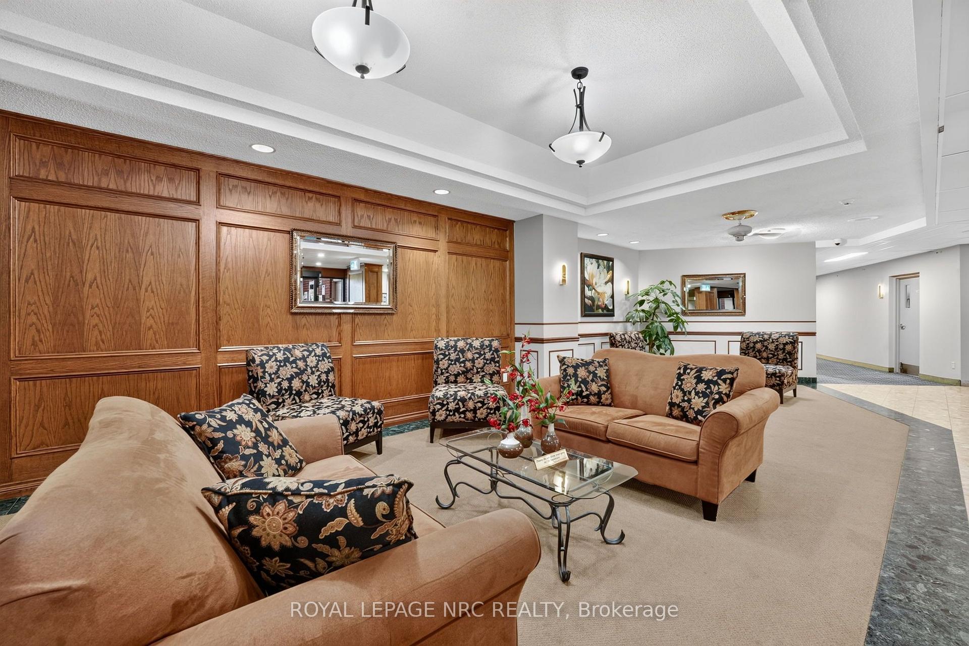 Photo 3 of Unit 302, 7 Gale Crescent, St. Catharines, E. Chester — HOMEH