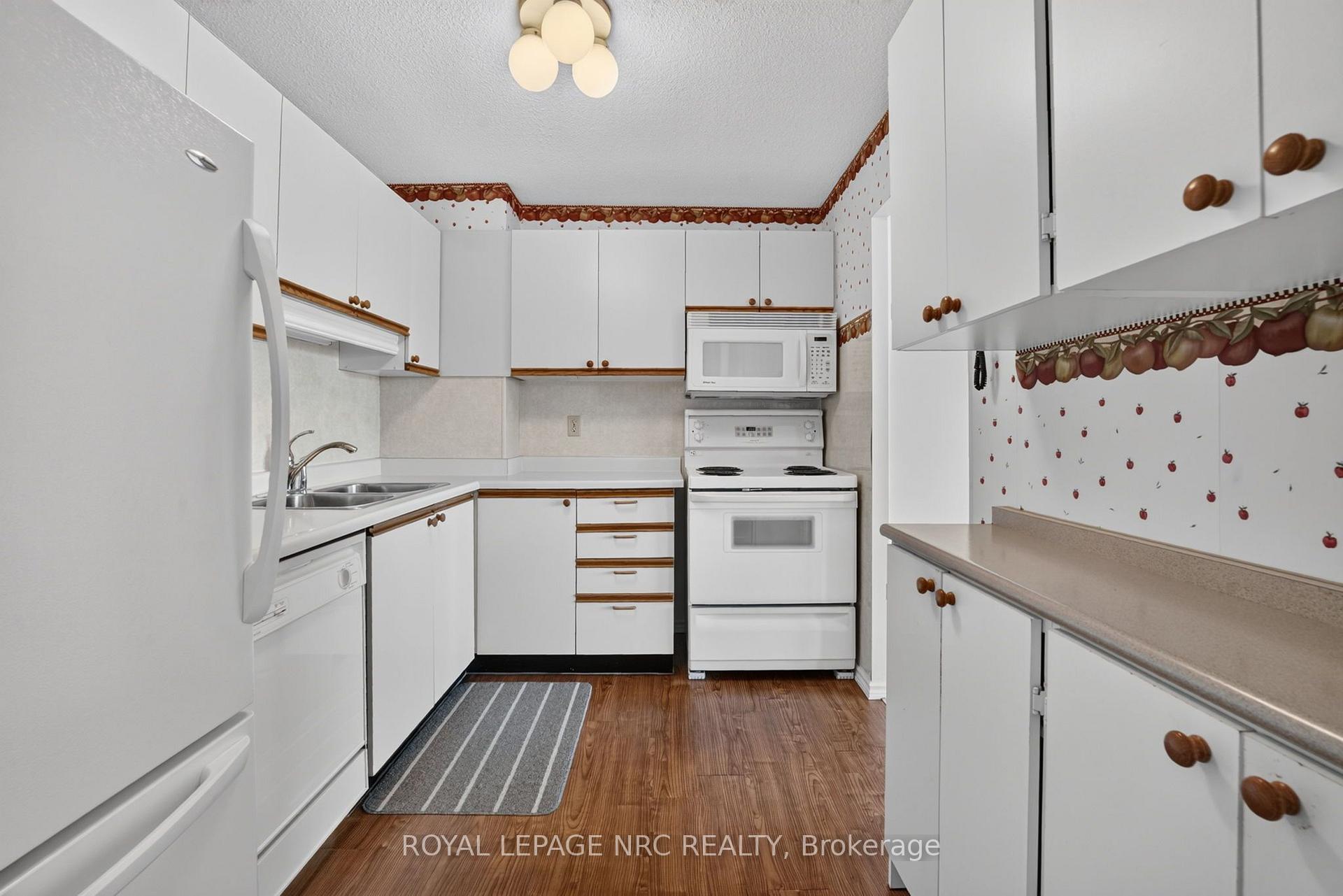 Photo 7 of Unit 302, 7 Gale Crescent, St. Catharines, E. Chester — HOMEH
