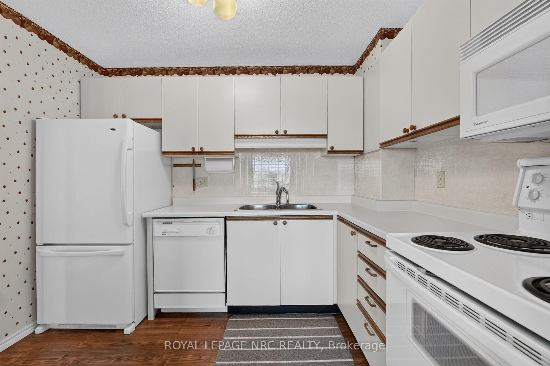 Photo 8 of Unit 302, 7 Gale Crescent, St. Catharines, E. Chester — HOMEH