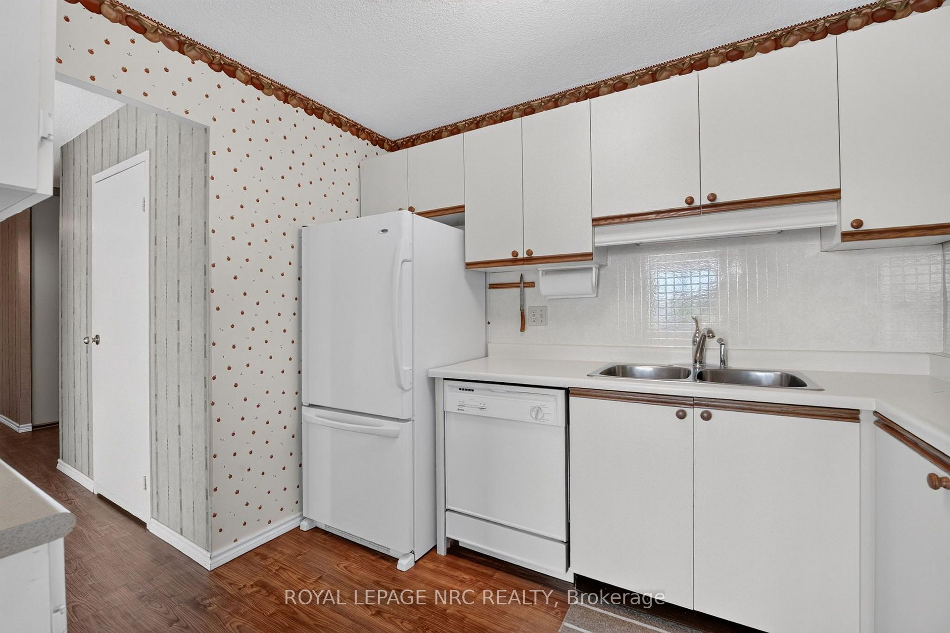 Photo 9 of Unit 302, 7 Gale Crescent, St. Catharines, E. Chester — HOMEH