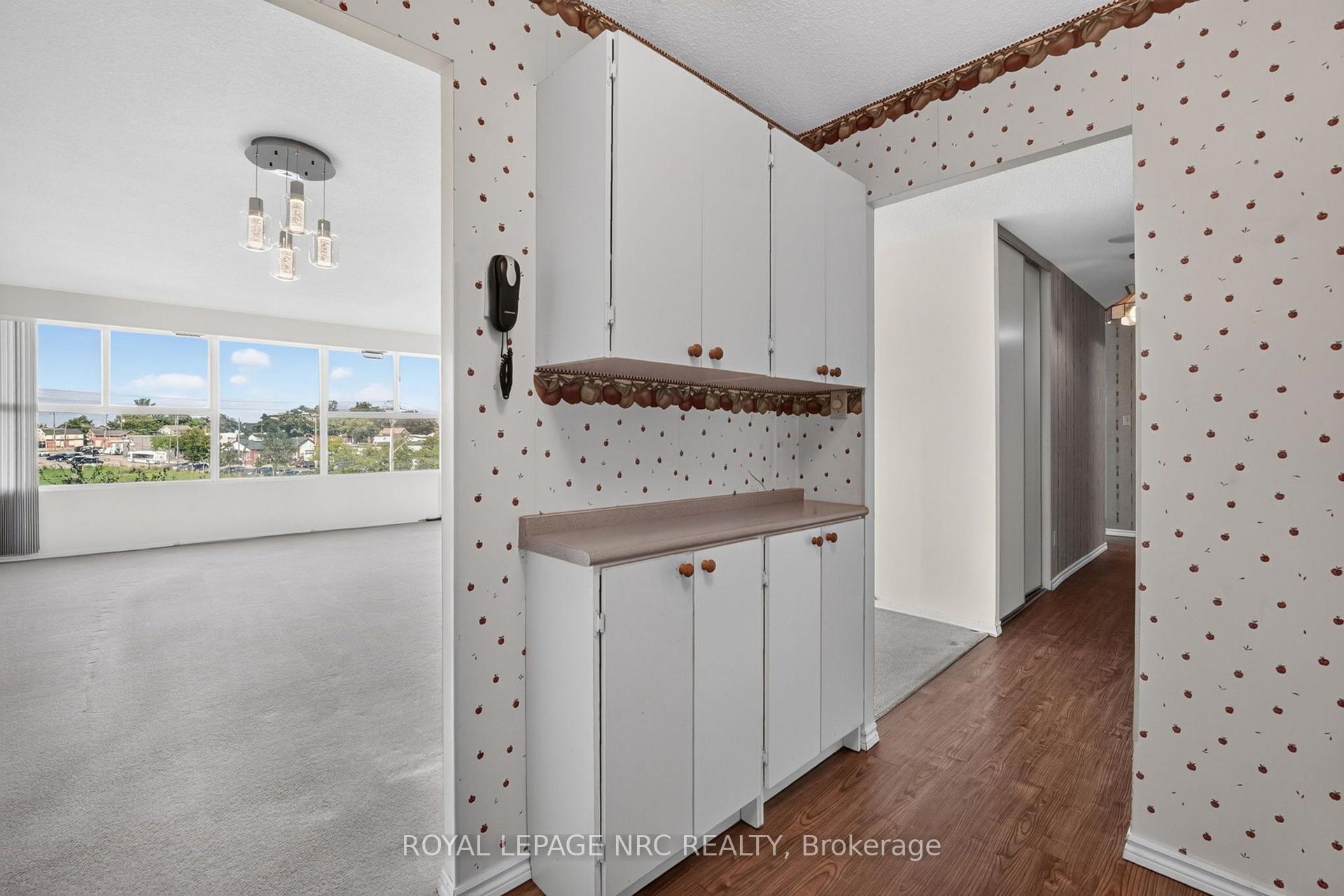 Photo 10 of Unit 302, 7 Gale Crescent, St. Catharines, E. Chester — HOMEH