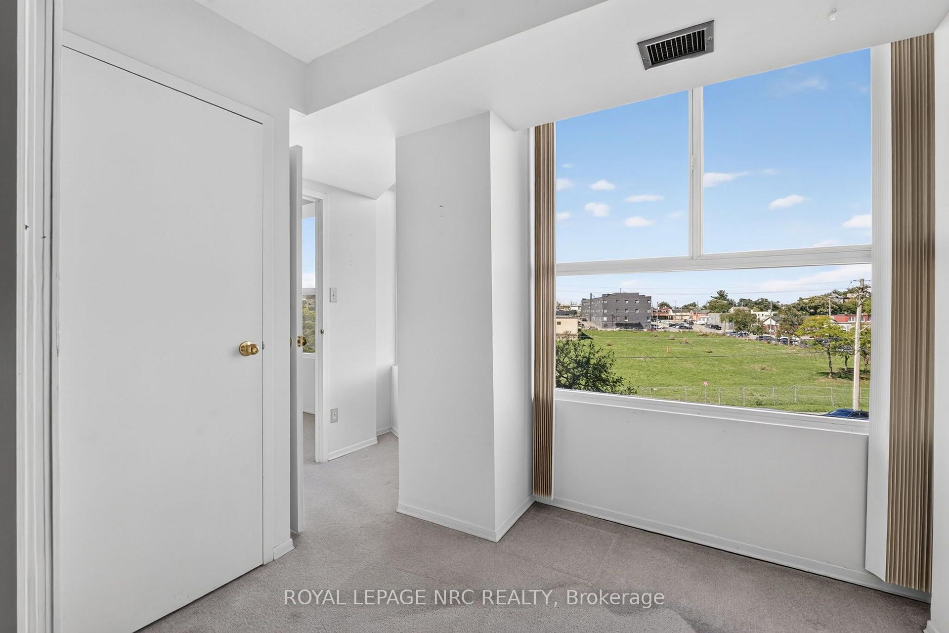 Photo 18 of Unit 302, 7 Gale Crescent, St. Catharines, E. Chester — HOMEH