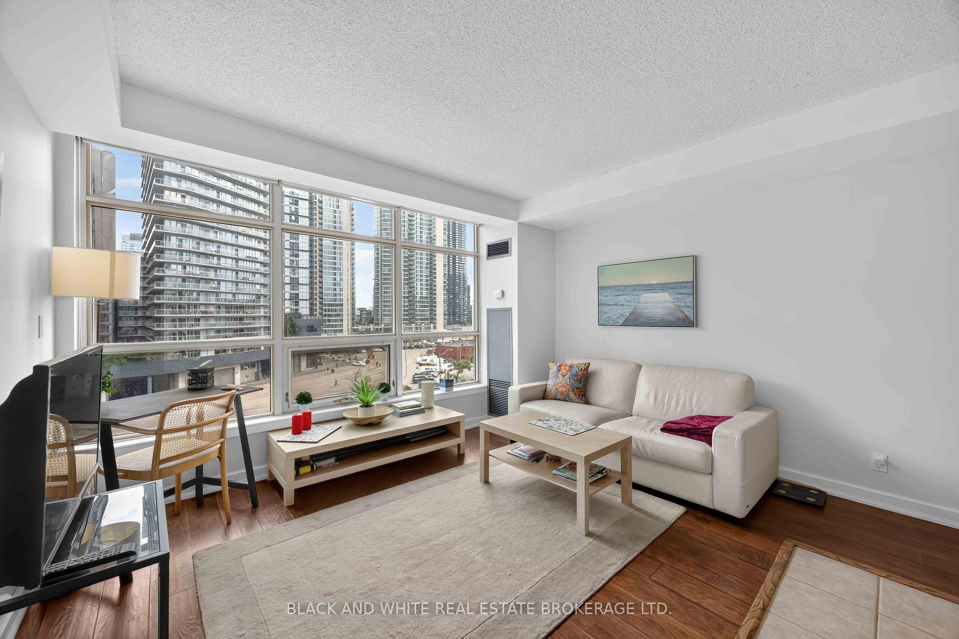 Photo 4 of Unit 526, 36 Blue Jays Way, Toronto, Waterfront Communities — HOMEH