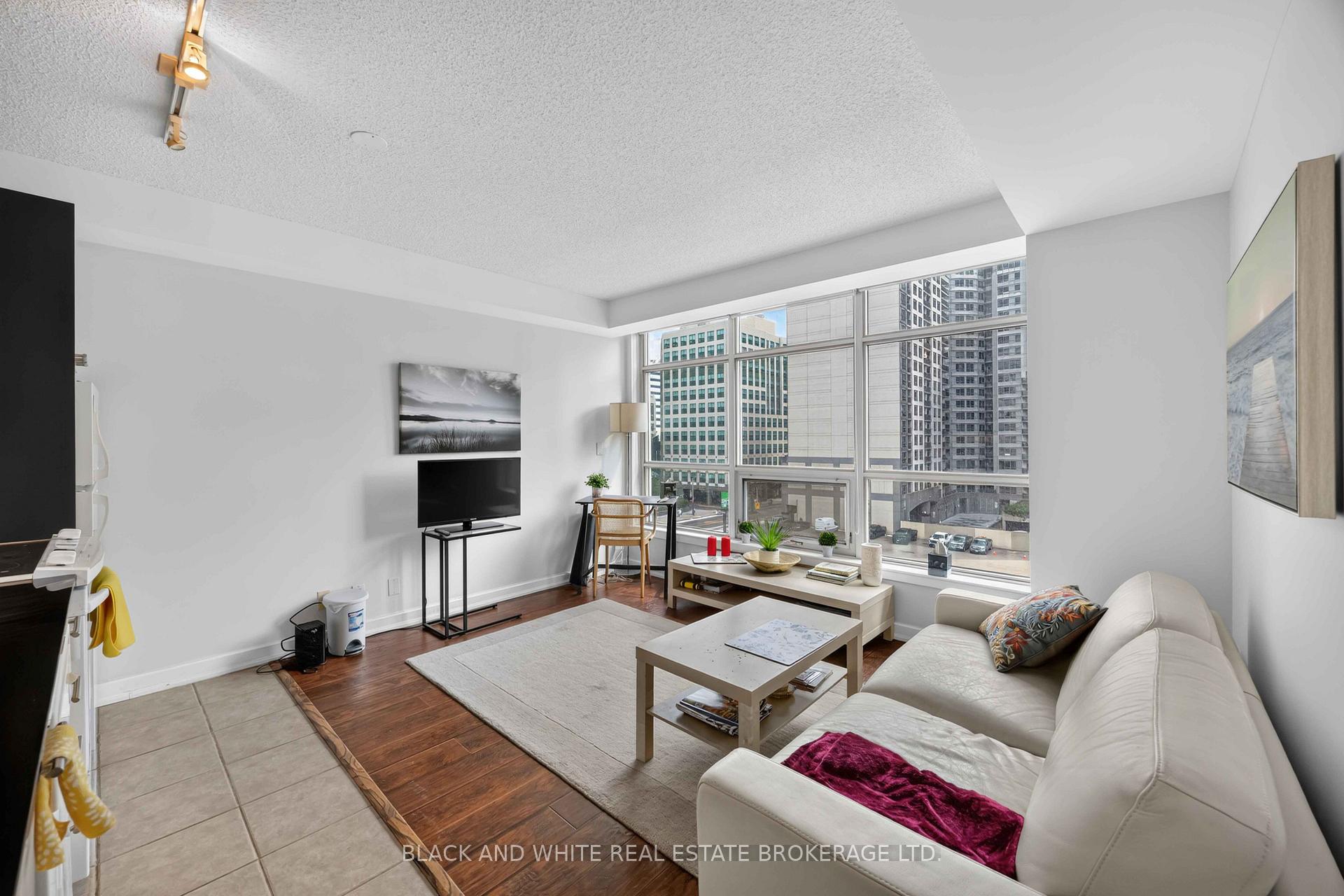 Photo 5 of Unit 526, 36 Blue Jays Way, Toronto, Waterfront Communities — HOMEH