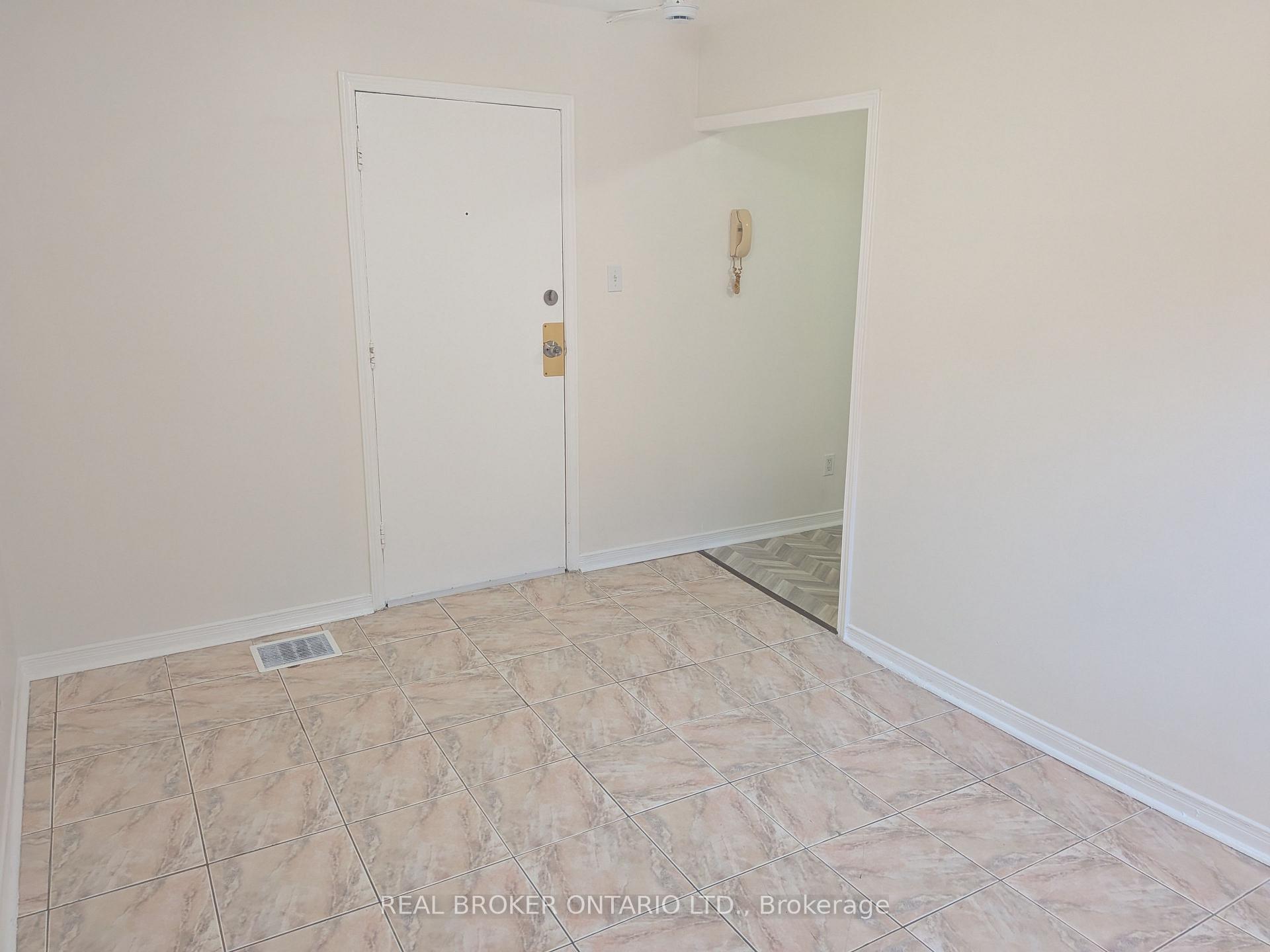 Photo 2 of Unit 2, 22 Barton Street E, Hamilton, Beasley — HOMEH
